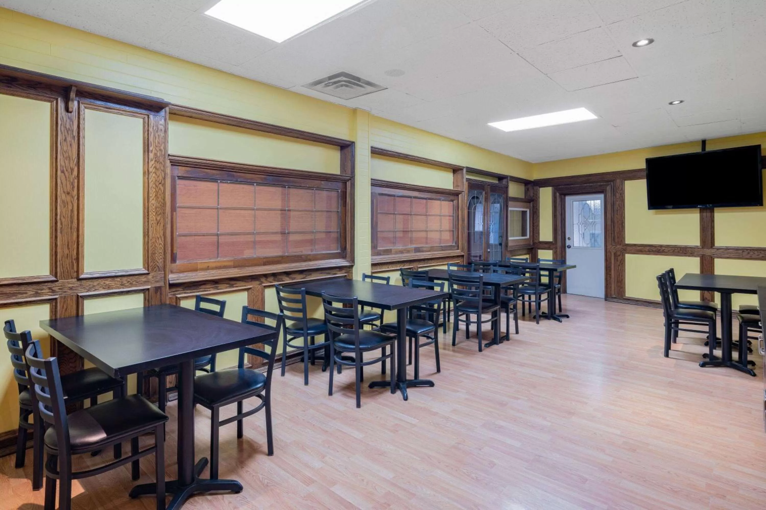 Restaurant/places to eat in Travelodge by Wyndham Fort St John