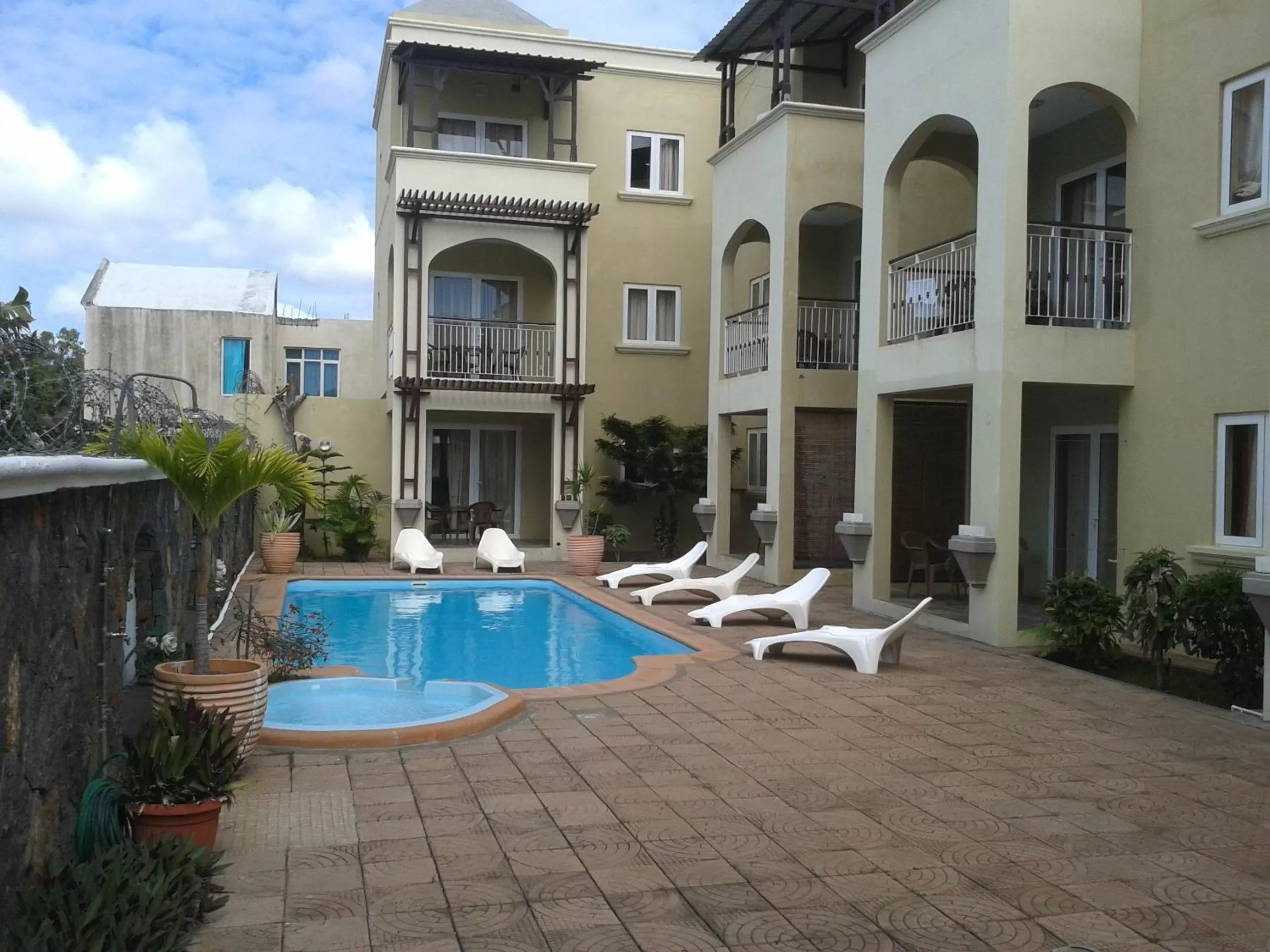 Swimming pool in Villa Narmada