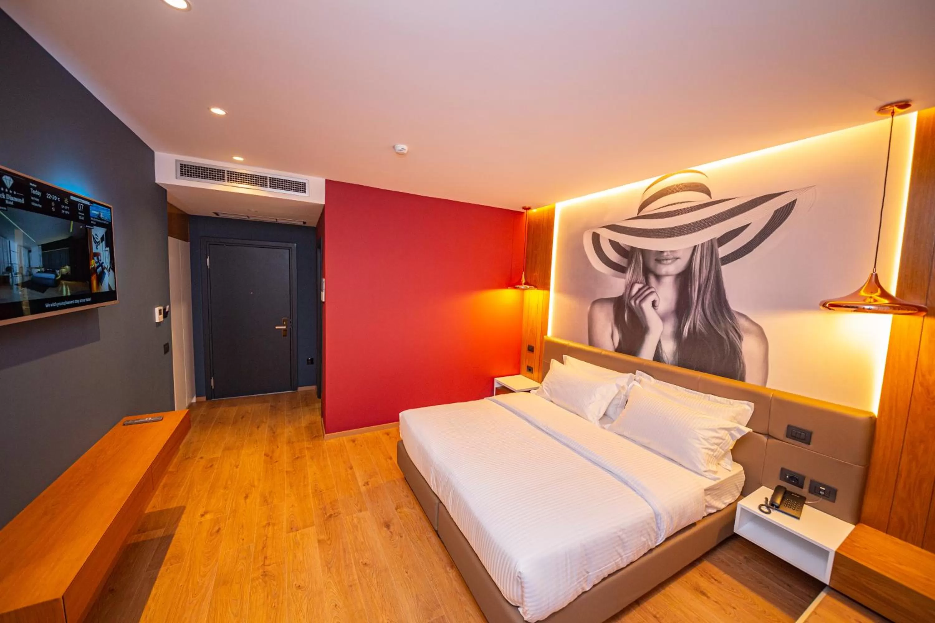 Photo of the whole room, Bed in Black Diamond Hotel