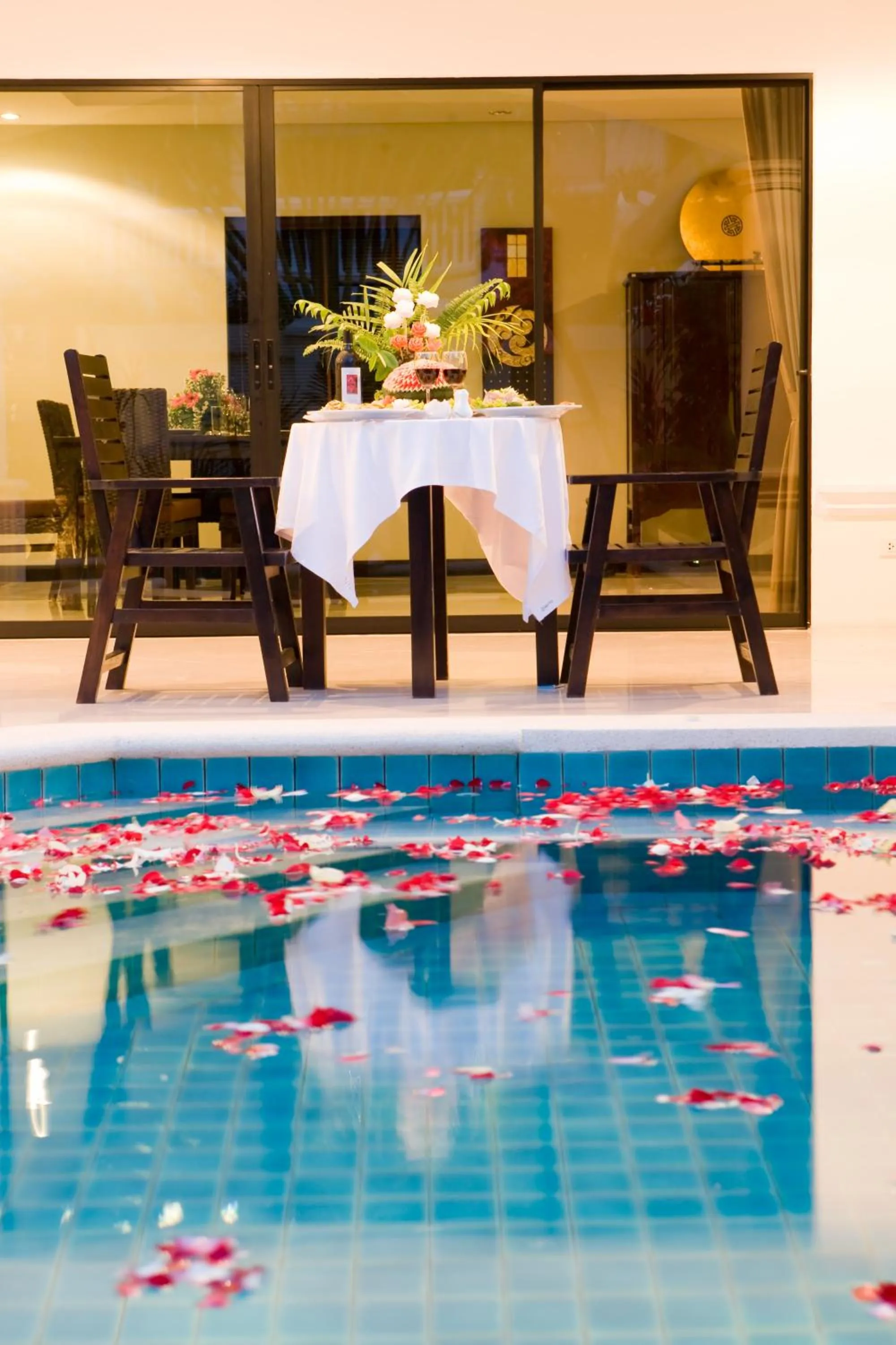 Swimming pool in Palm Grove Resort, Pattaya