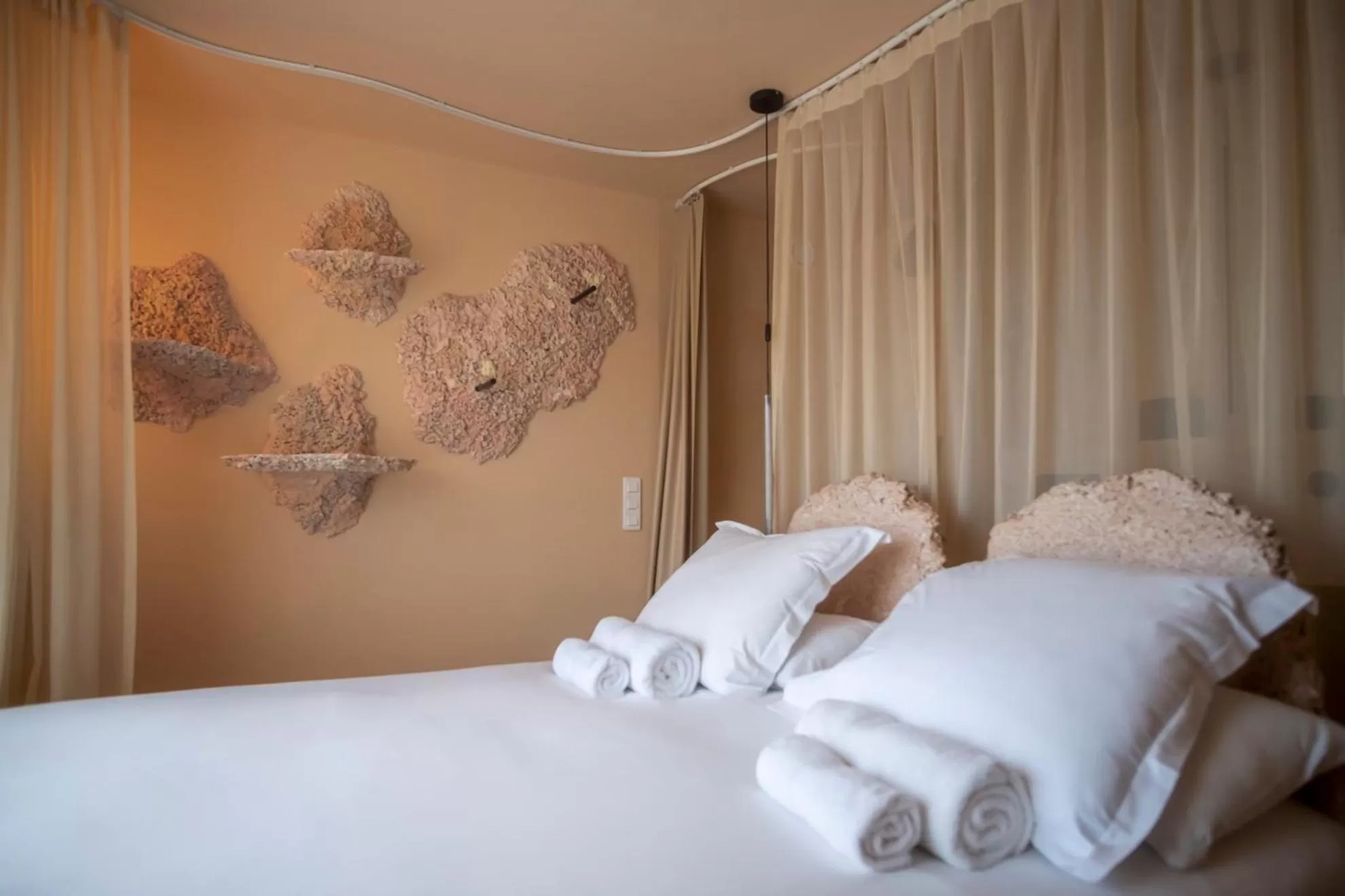 Decorative detail, Bed in Hôtel La Reine Jane