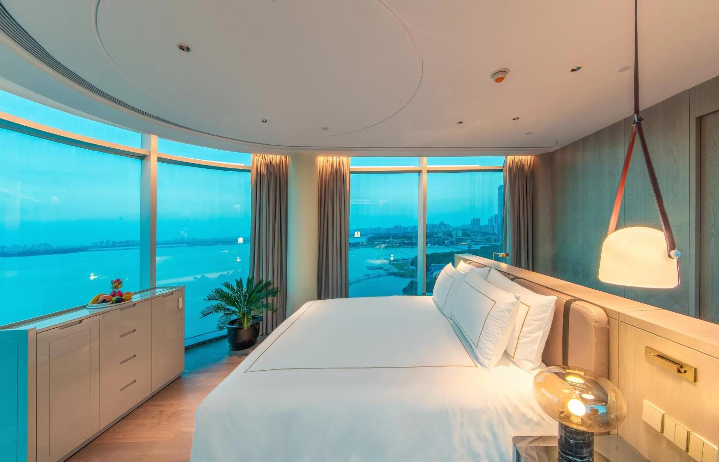 Photo of the whole room, Bed in Crowne Plaza Suzhou by IHG