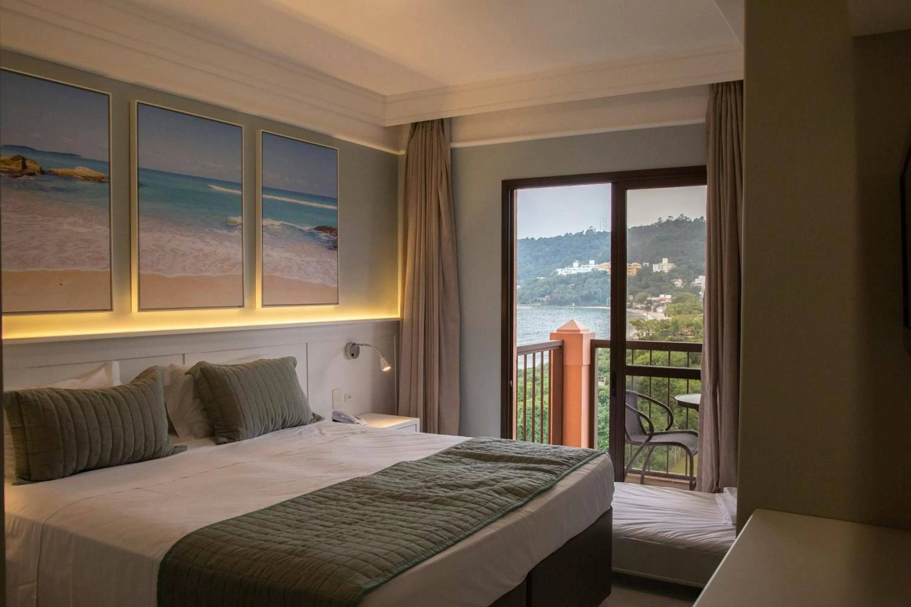 Photo of the whole room, Bed in Jurerê Beach Village - Studio Vista Mar