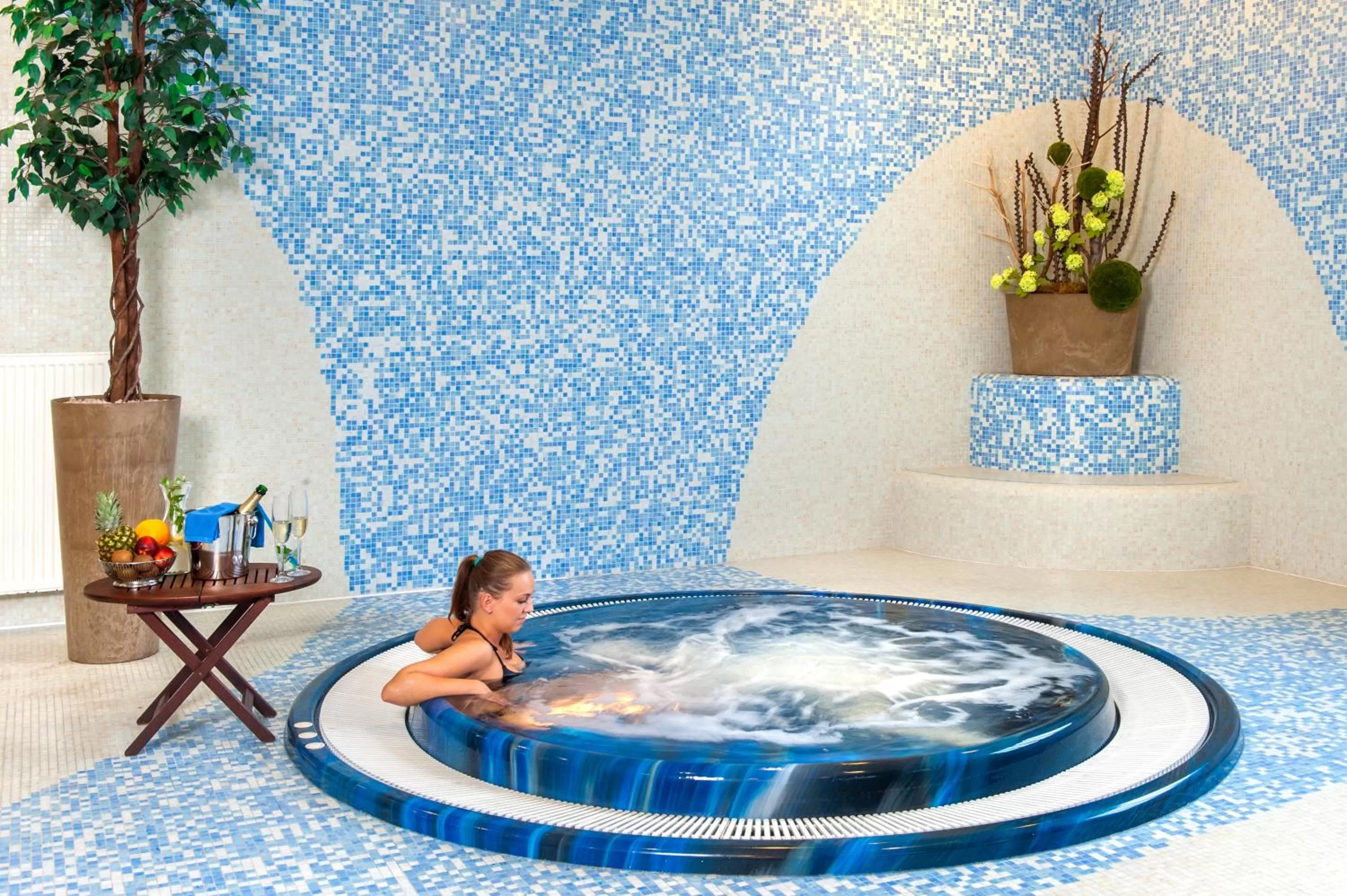 Hot Tub in April hotel Panorama