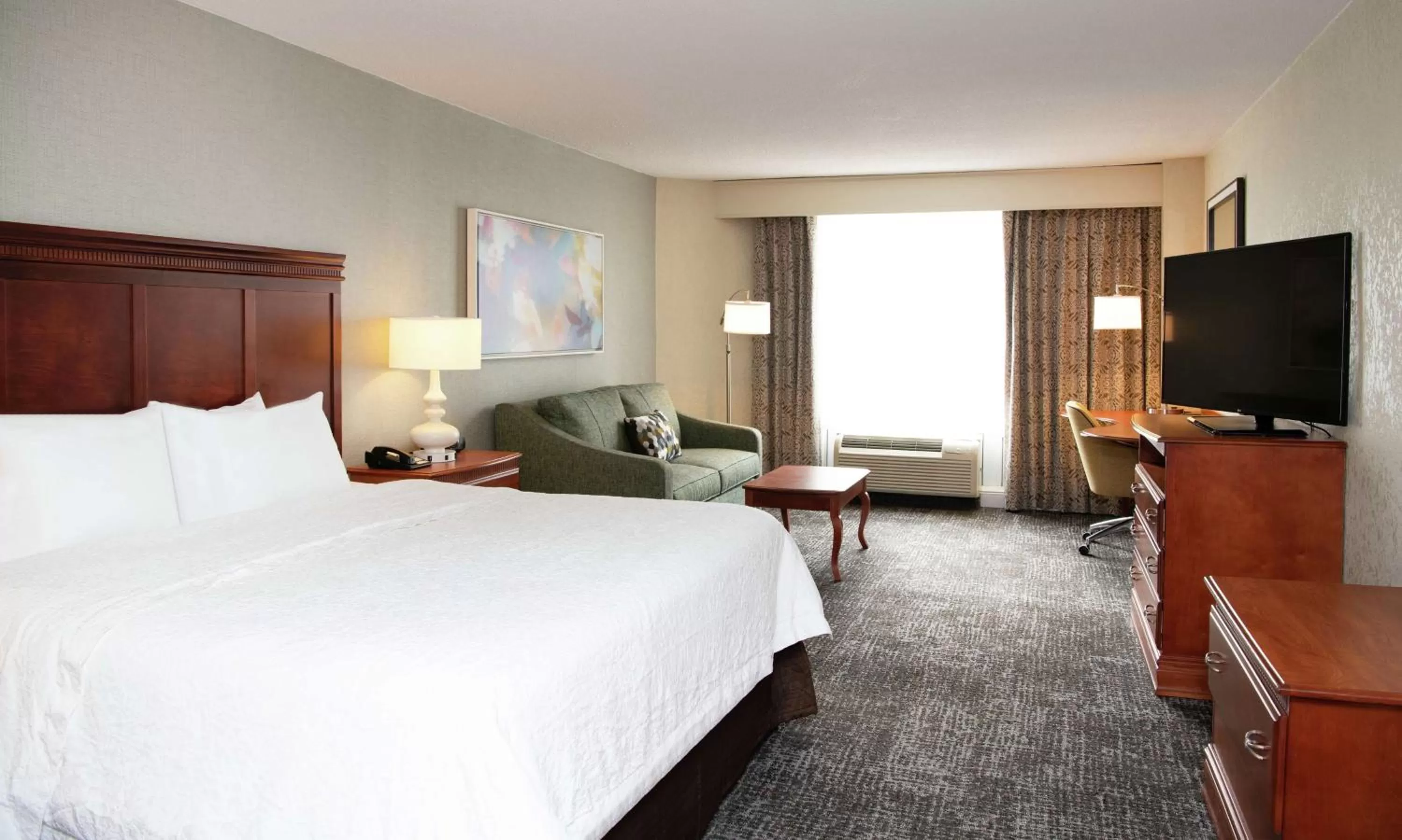 Bedroom, Bed in Hampton Inn Parsippany