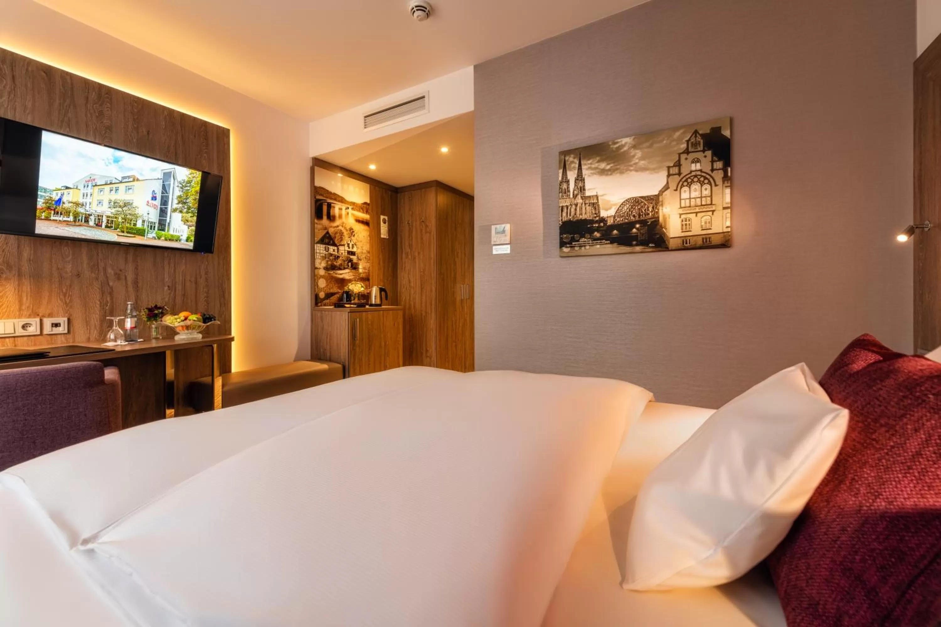 Photo of the whole room, Bed in Best Western Plus Hotel Stadtquartier Haan