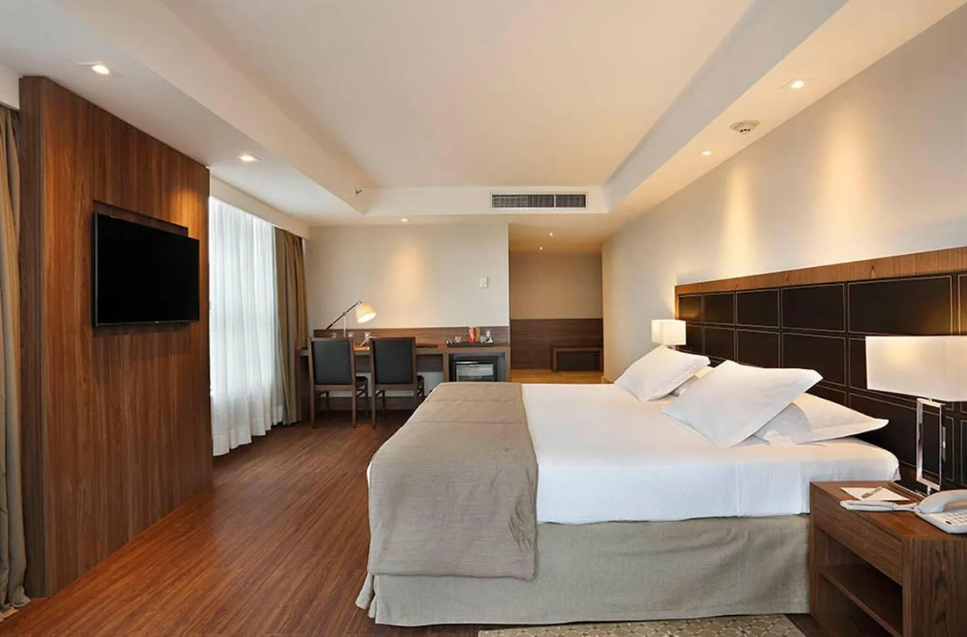 Photo of the whole room, Bed in Windsor Oceanico Hotel