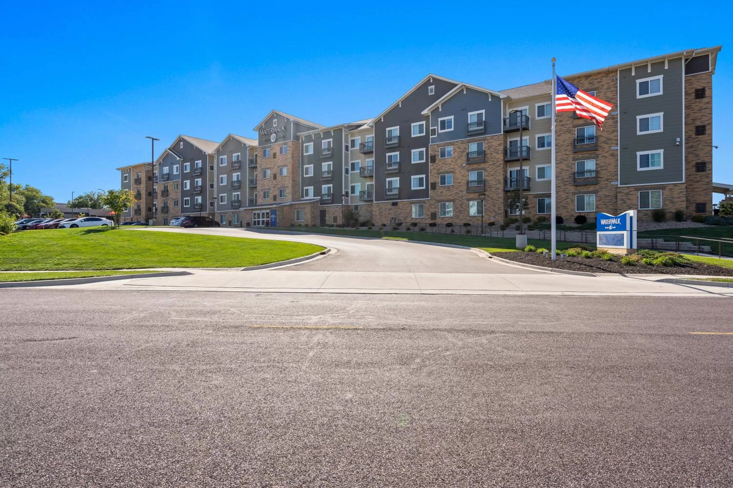 Property building in WaterWalk Extended Stay by Wyndham Kansas City - Overland Pk