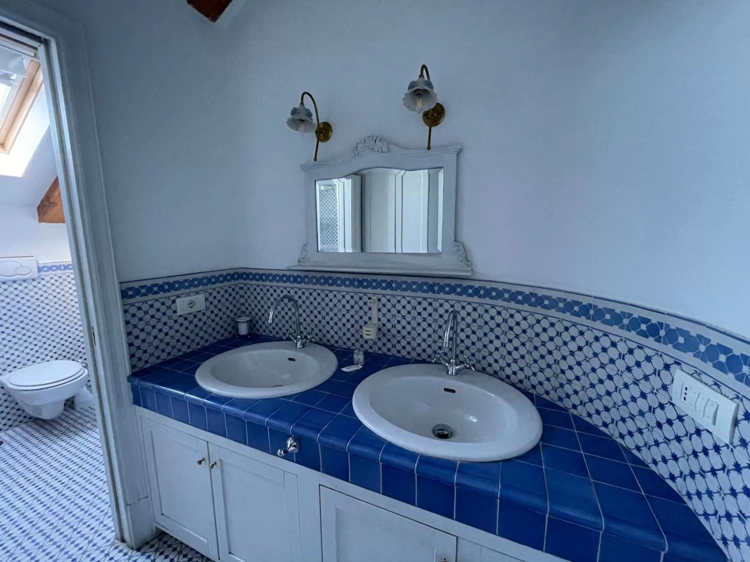 Toilet in The Secret Garden Relais