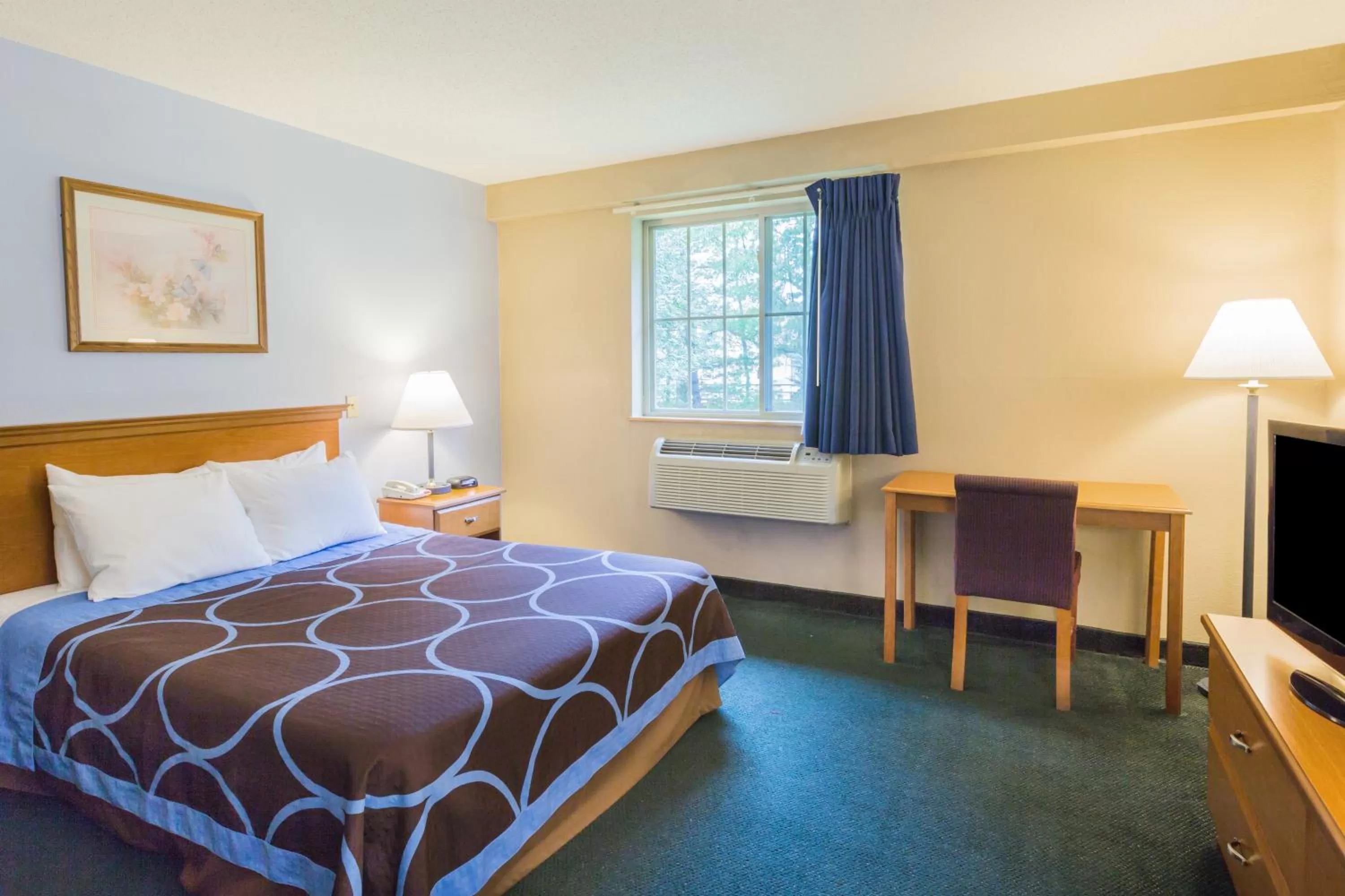 Queen Room - Mobility Access/Non-Smoking in Super 8 by Wyndham East Stroudsburg - Poconos