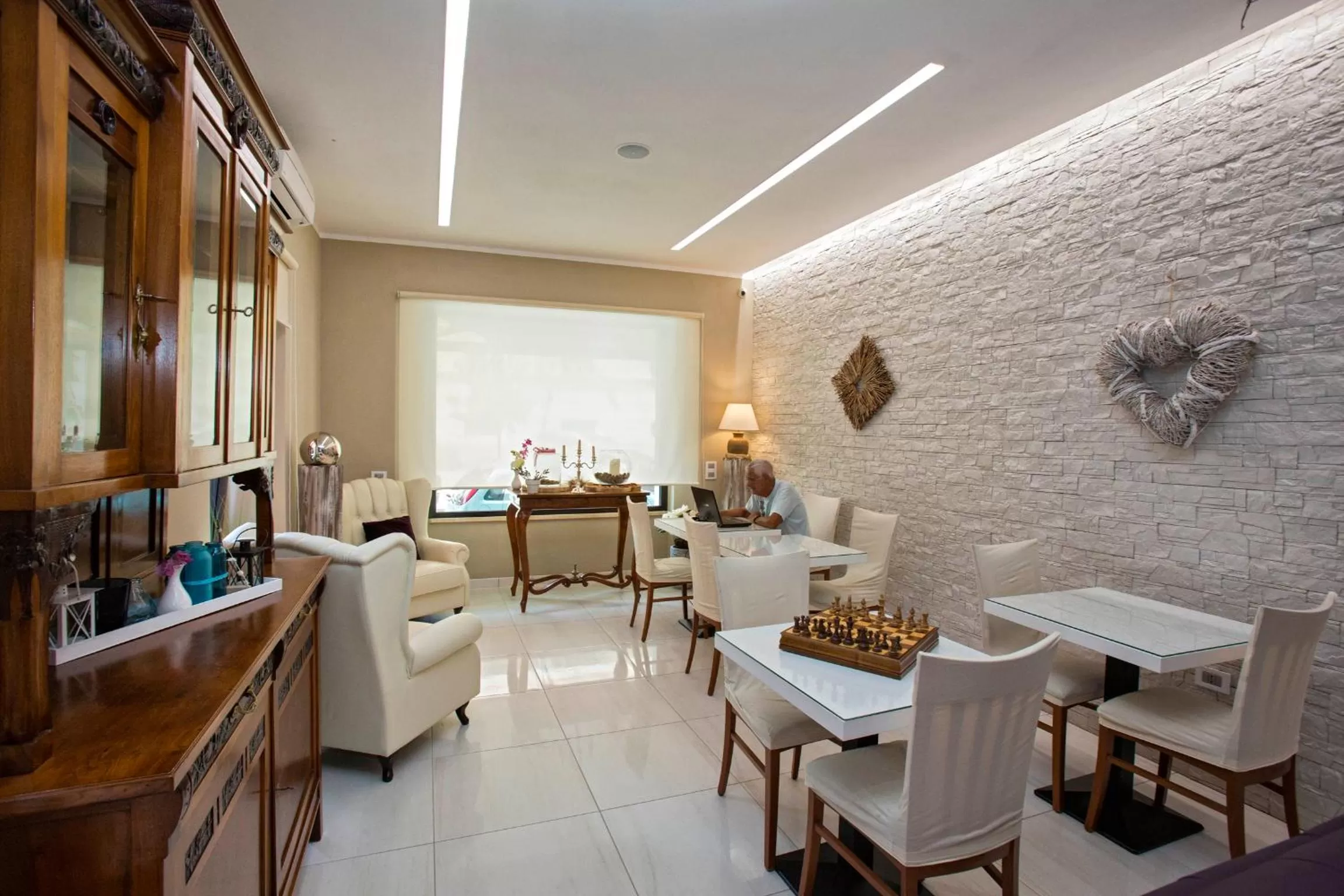 Communal lounge/ TV room in Hotel lo Squalo