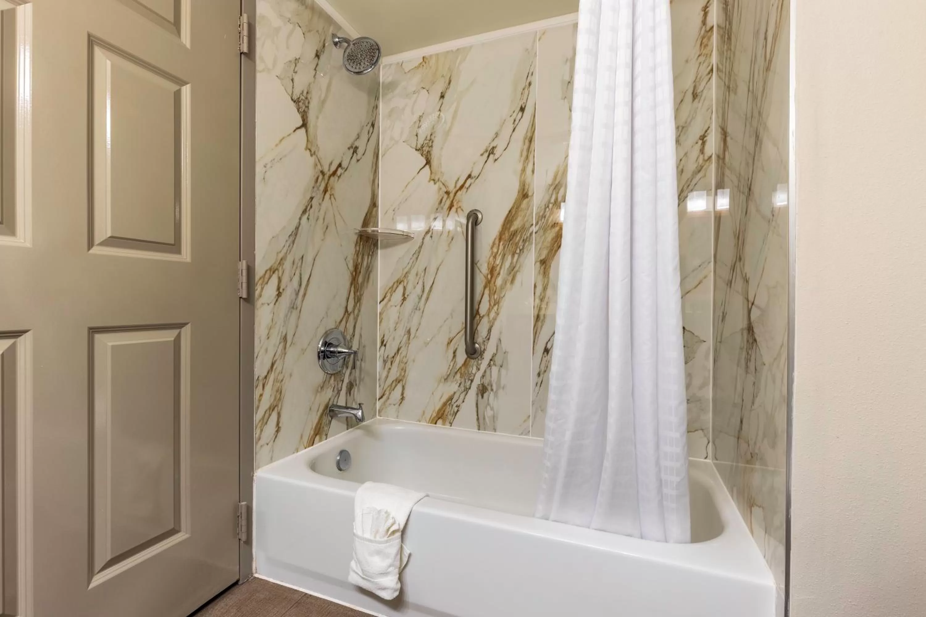 Bath in Wingate by Wyndham Lafayette Airport