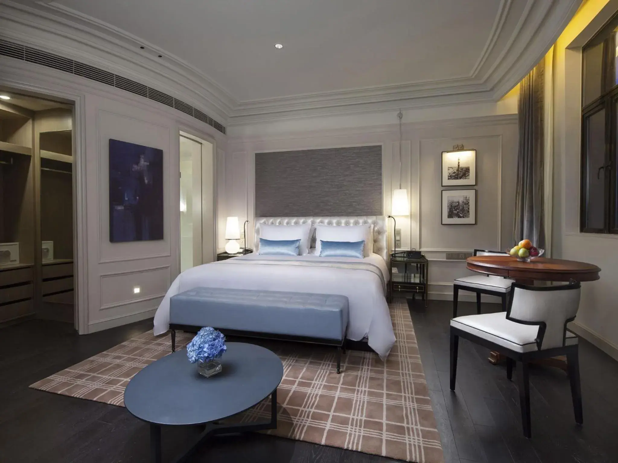 Deluxe King Suite in Golden Tulip Bund New Asia Deluxe King Suite in Golden Tulip Bund New Asia