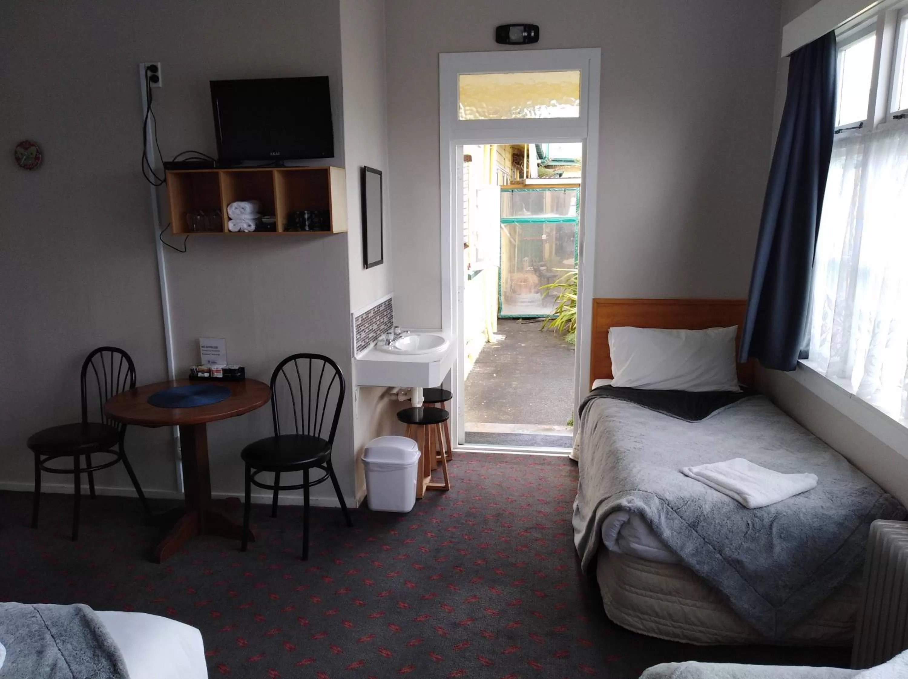 TV and multimedia, Bed in Hokitika Pioneer Hotel