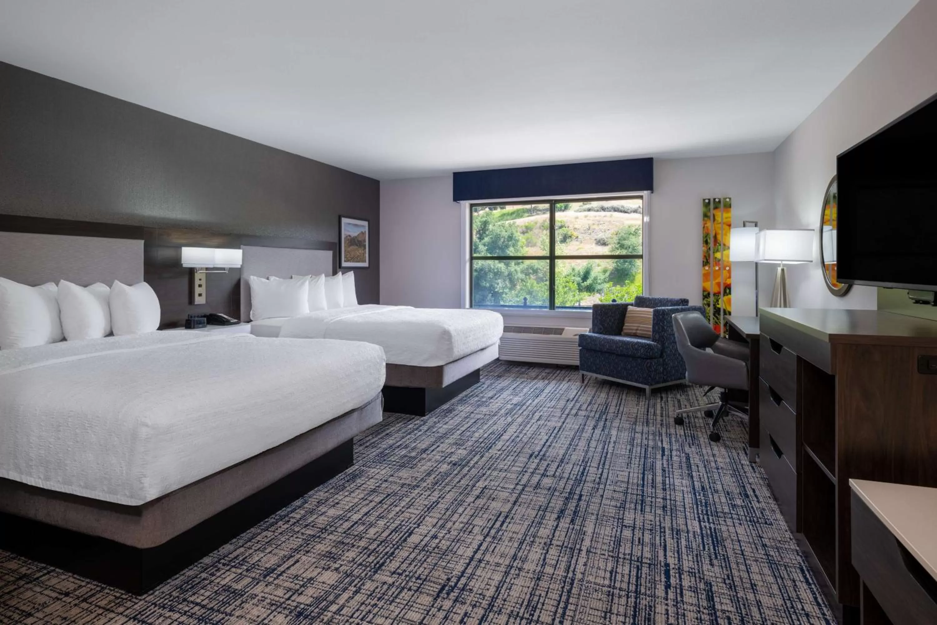 Bed in Hampton Inn & Suites Agoura Hills