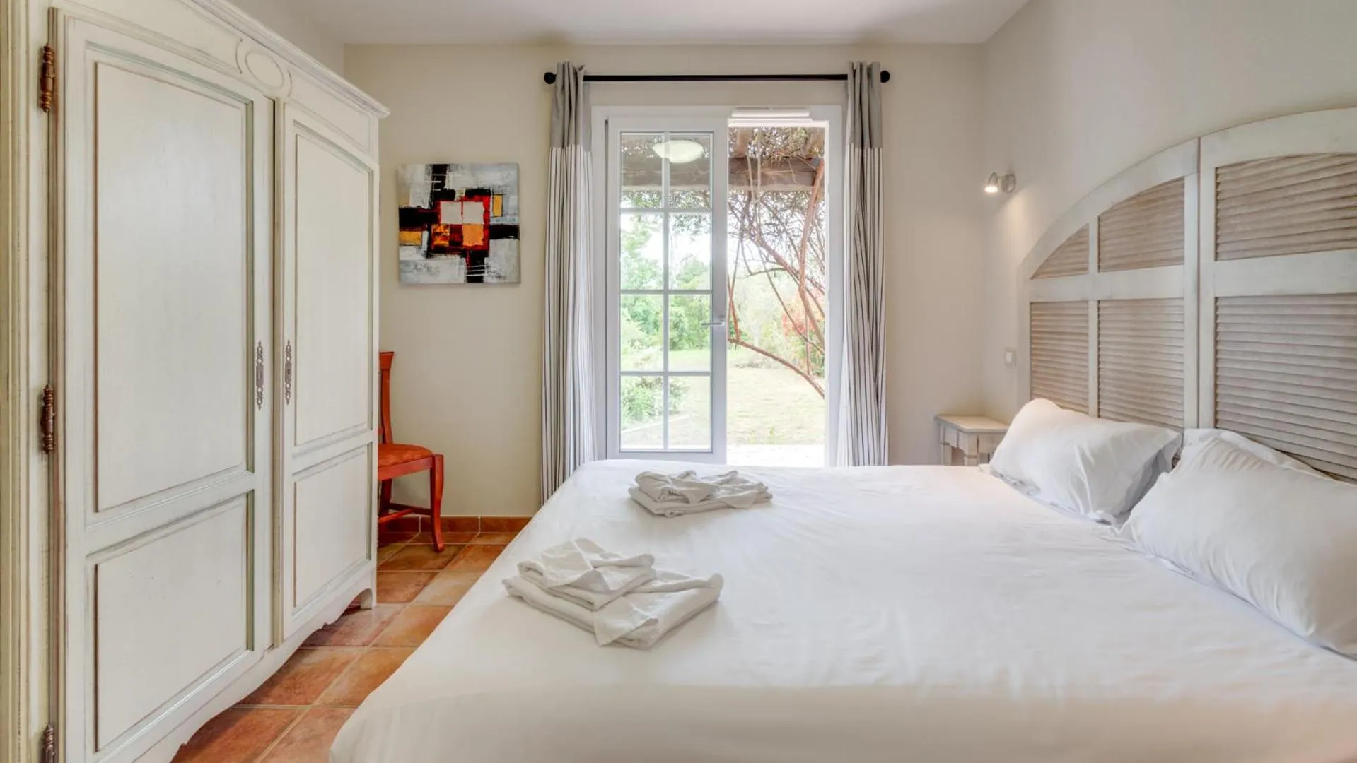 Photo of the whole room, Bed in Vacancéole – Le Domaine de Camiole