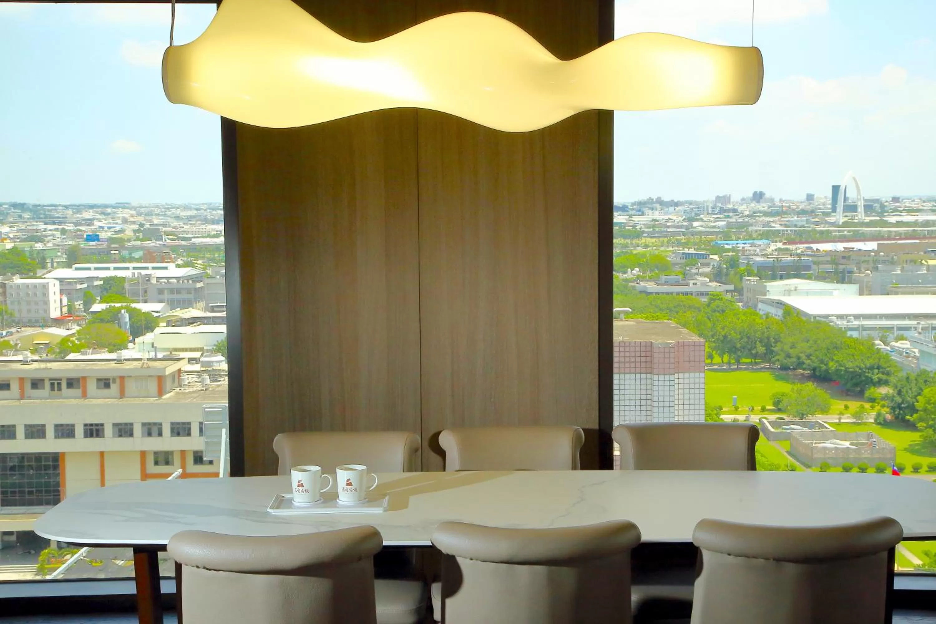 Restaurant/places to eat in Kloud Hotel