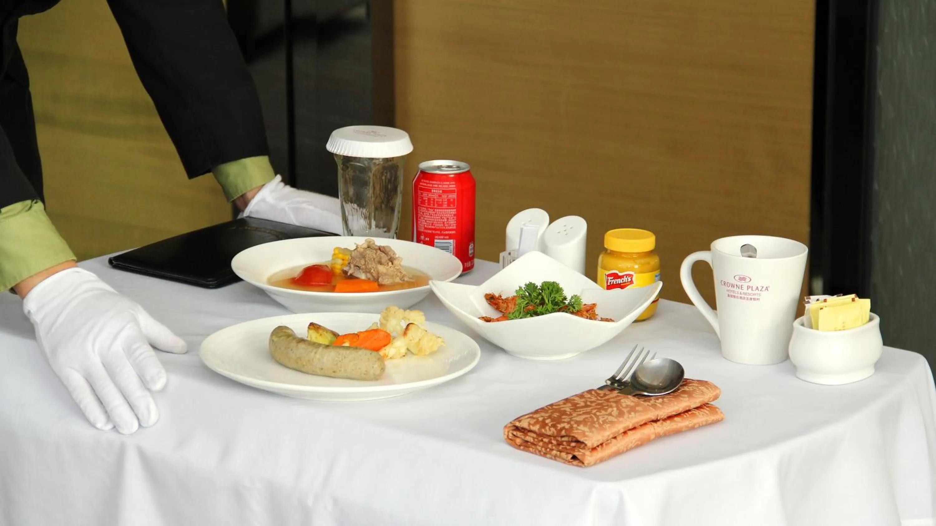 Photo of the whole room in Crowne Plaza Shenzhen Longgang City Centre by IHG