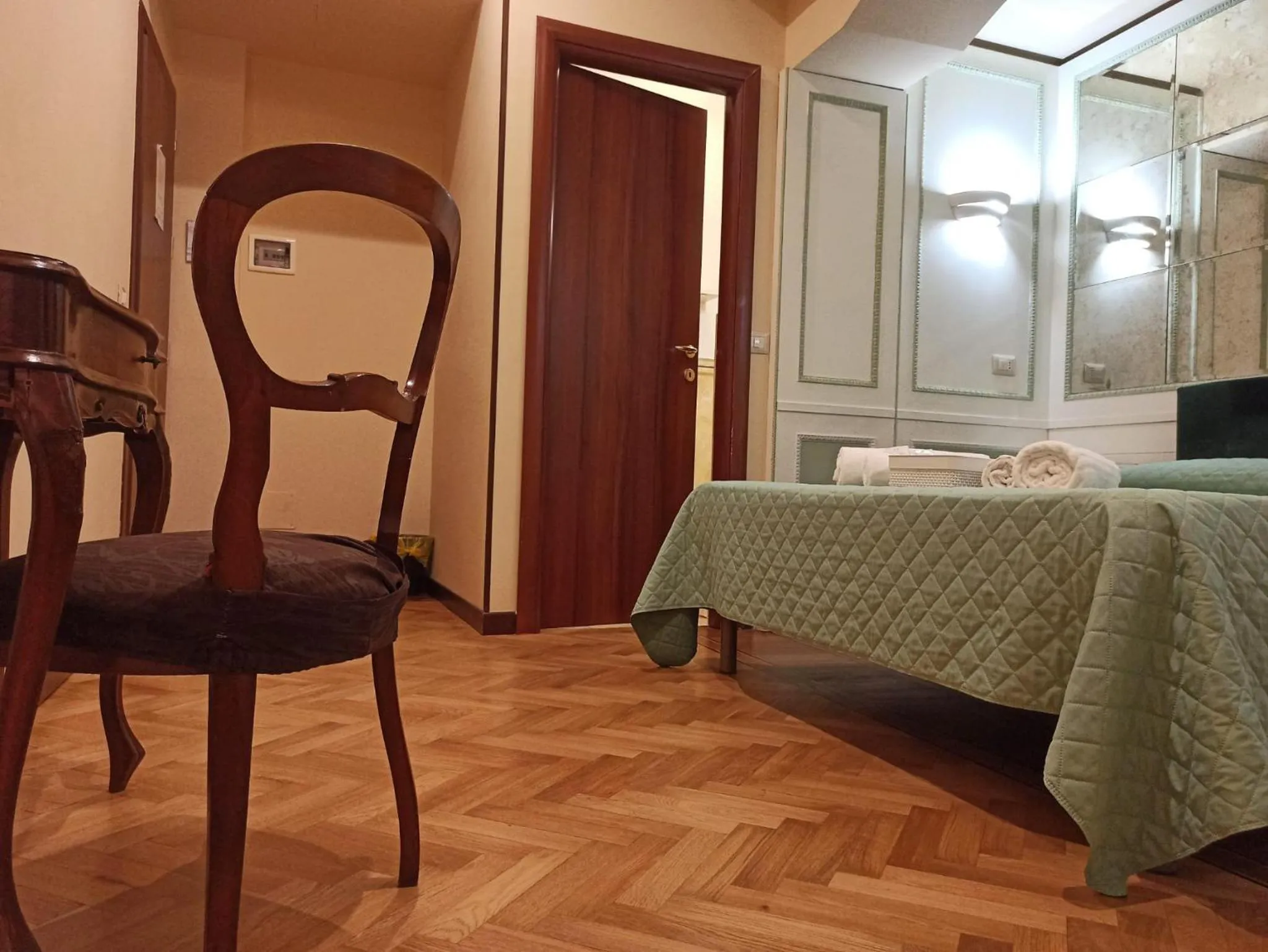 Bedroom, Bed in Domina Popolo