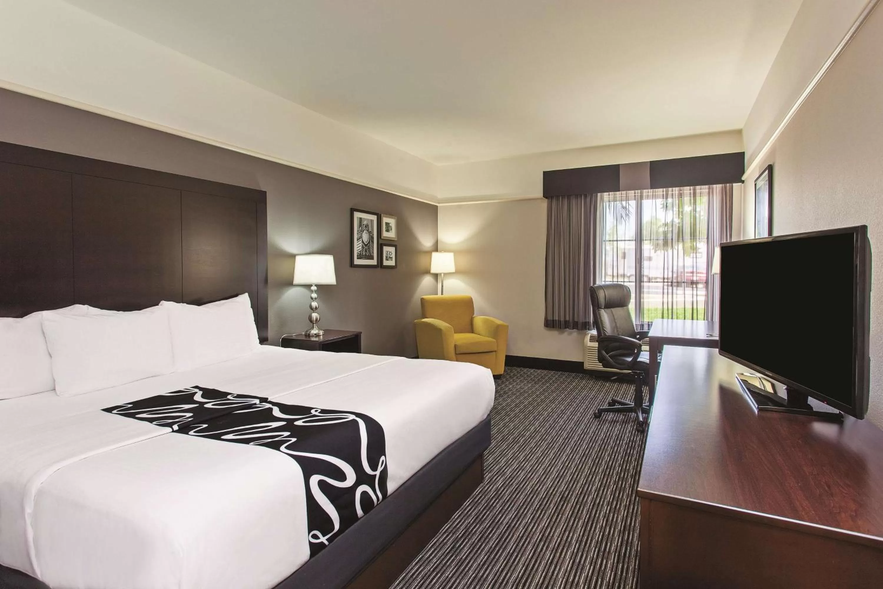 Deluxe King Room in La Quinta by Wyndham Santa Clarita - Valencia
