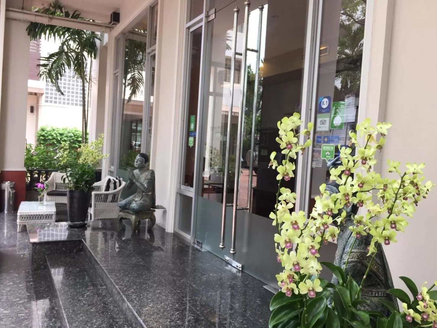 Facade/entrance in Asoke Residence Sukhumvit by UHG