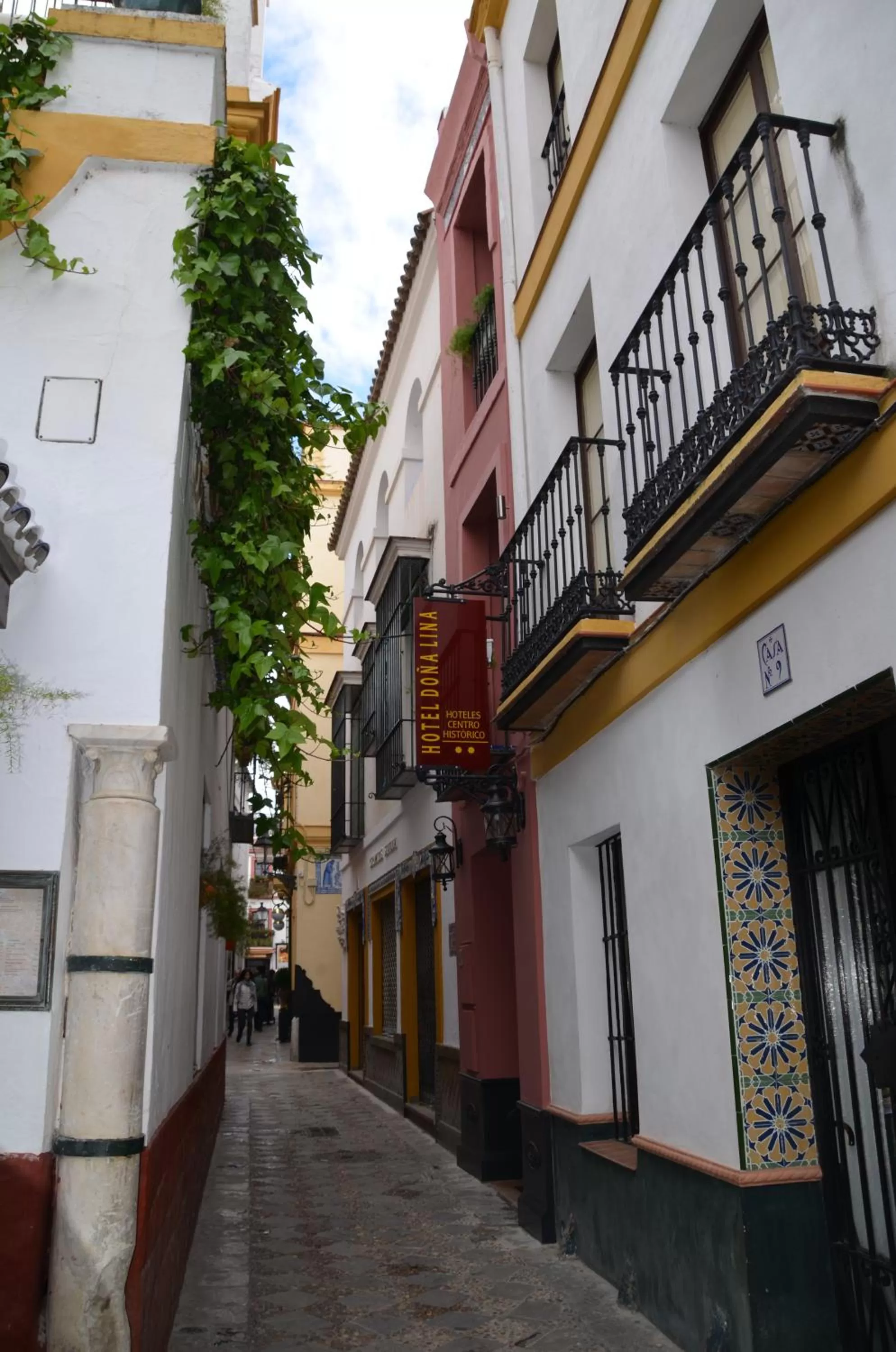 Facade/entrance in Hotel Doña Lina