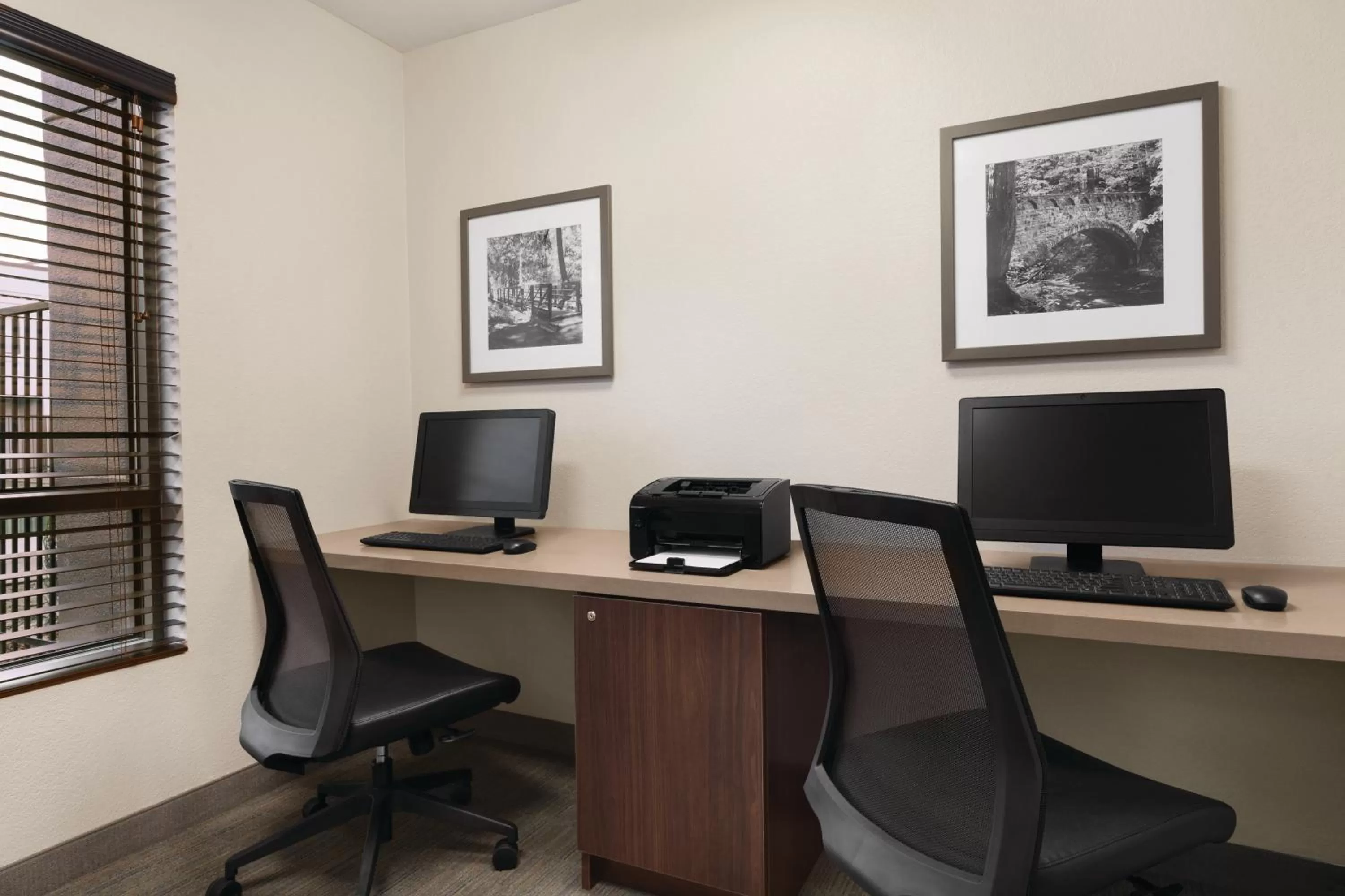 Business facilities in Country Inn & Suites by Radisson, Seattle-Bothell, WA