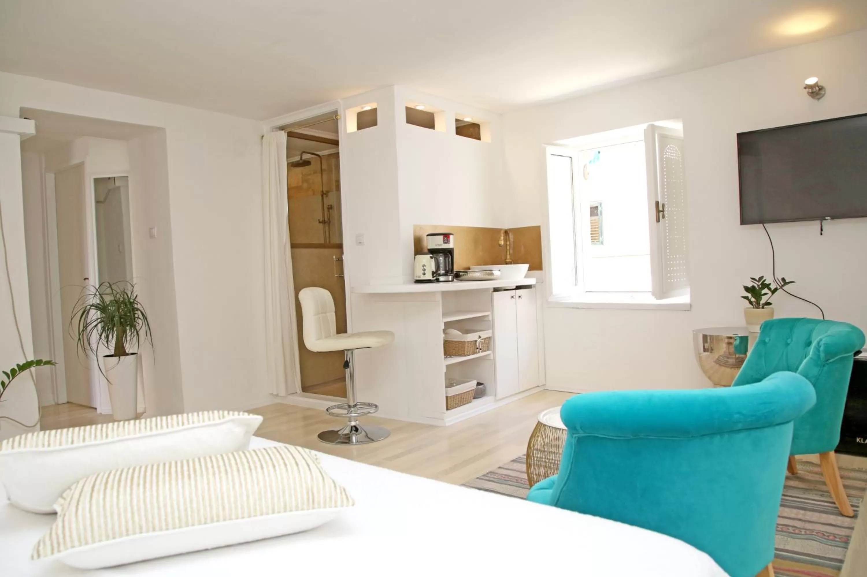 Kitchen or kitchenette, Seating Area in Swan City Apartment & Room