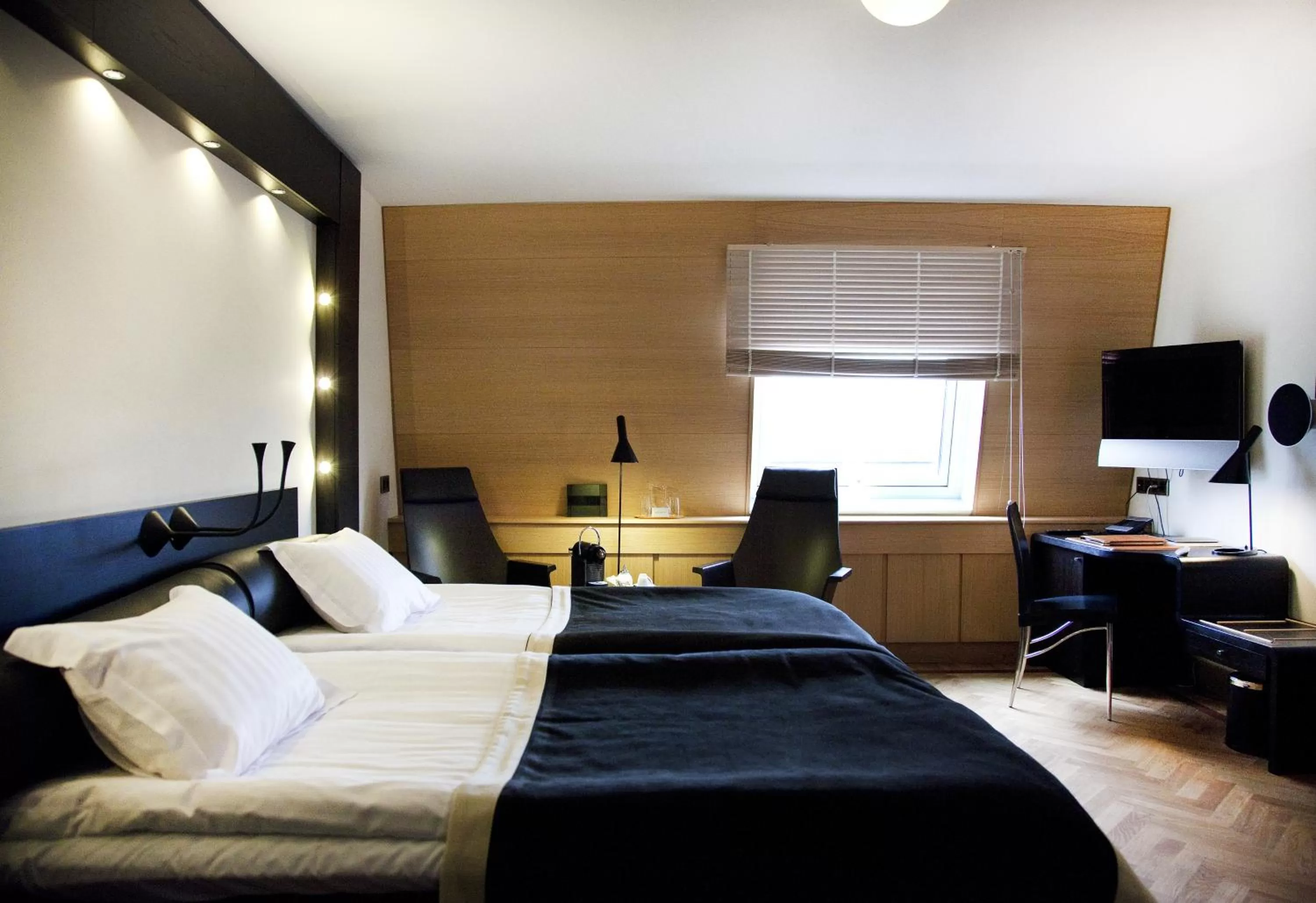 Bedroom, Bed in Hotel Lundia