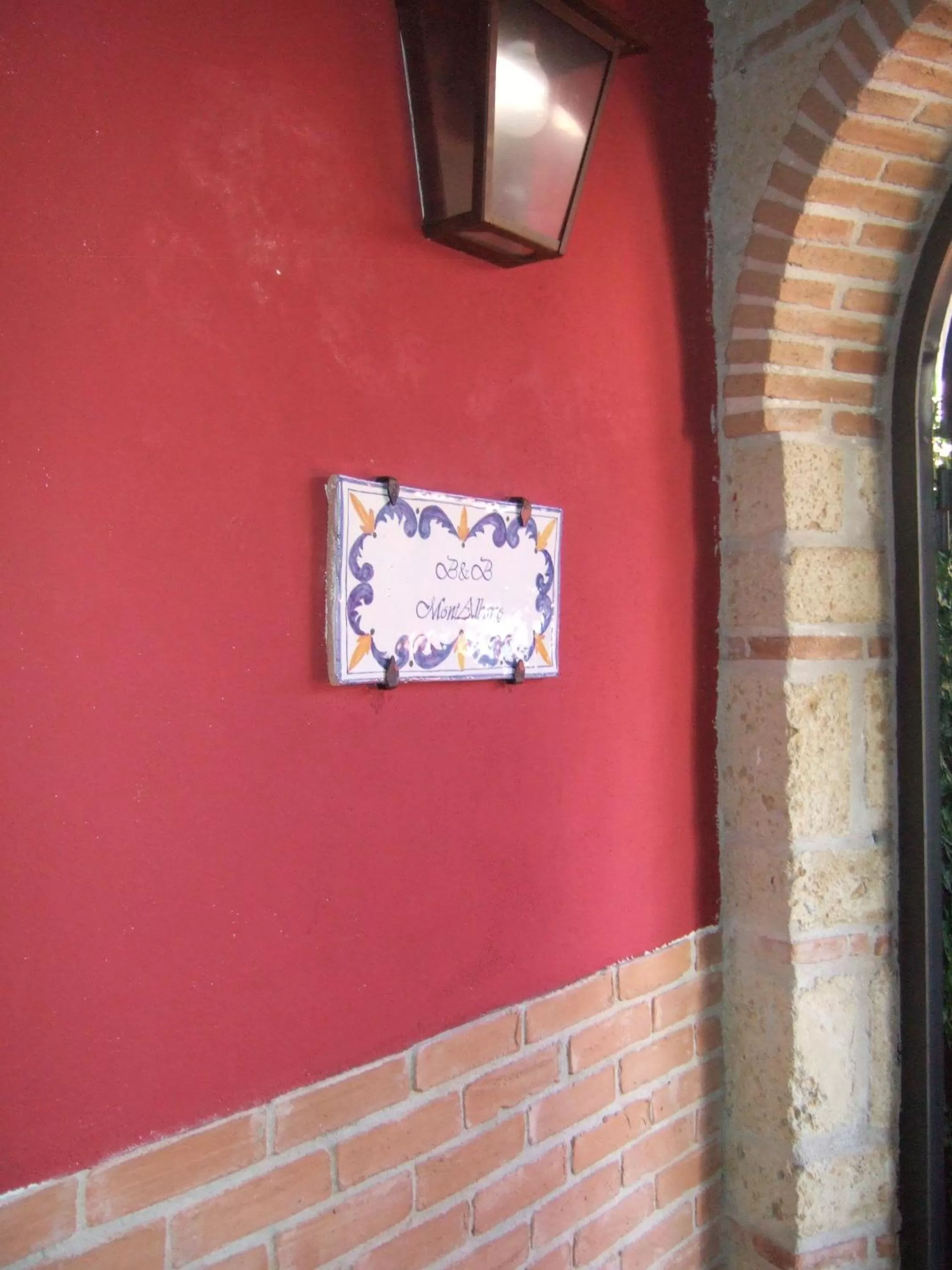 Facade/entrance in B&B MontAlbano