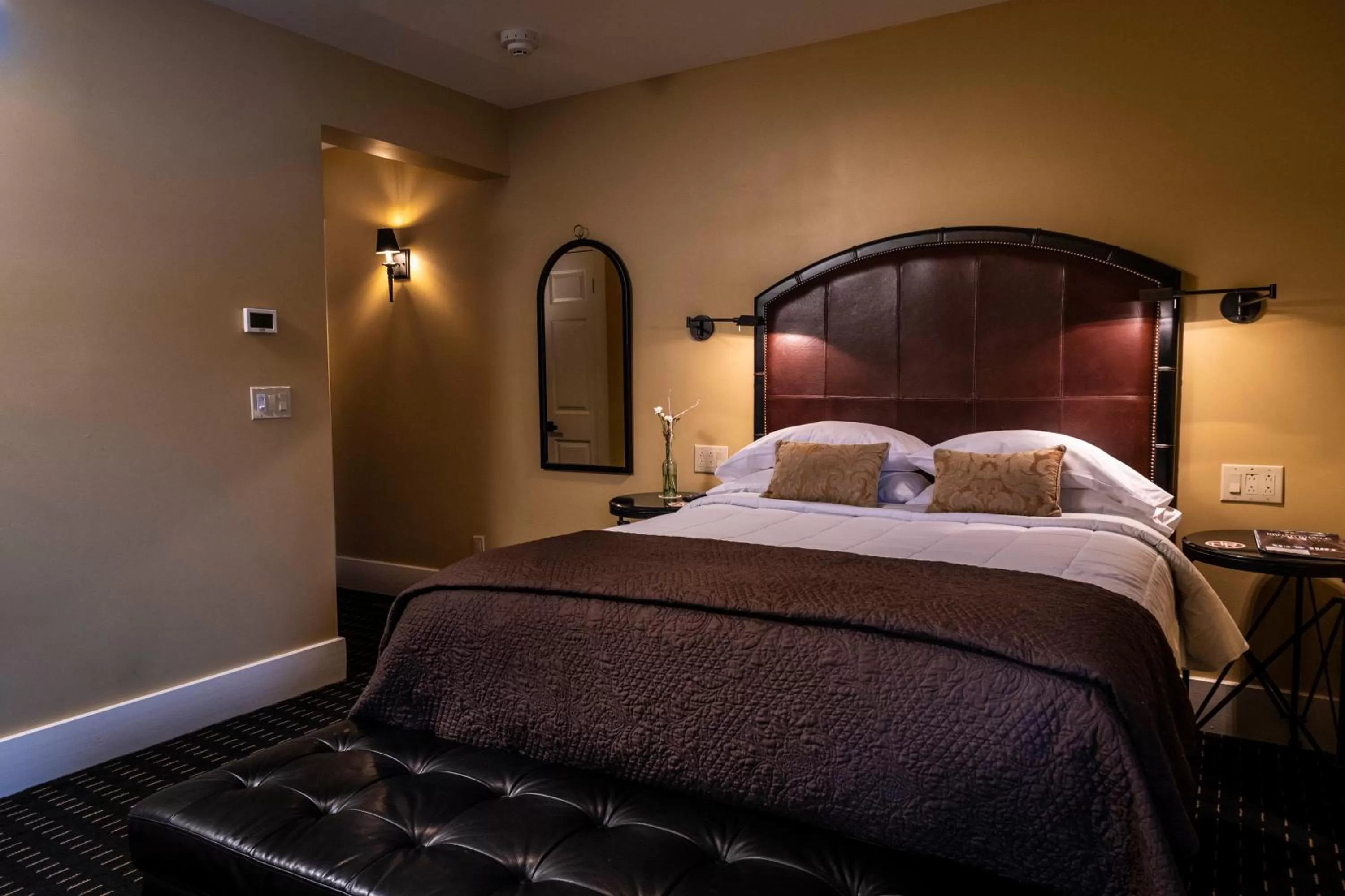 Bed in Hotel Broad Ripple