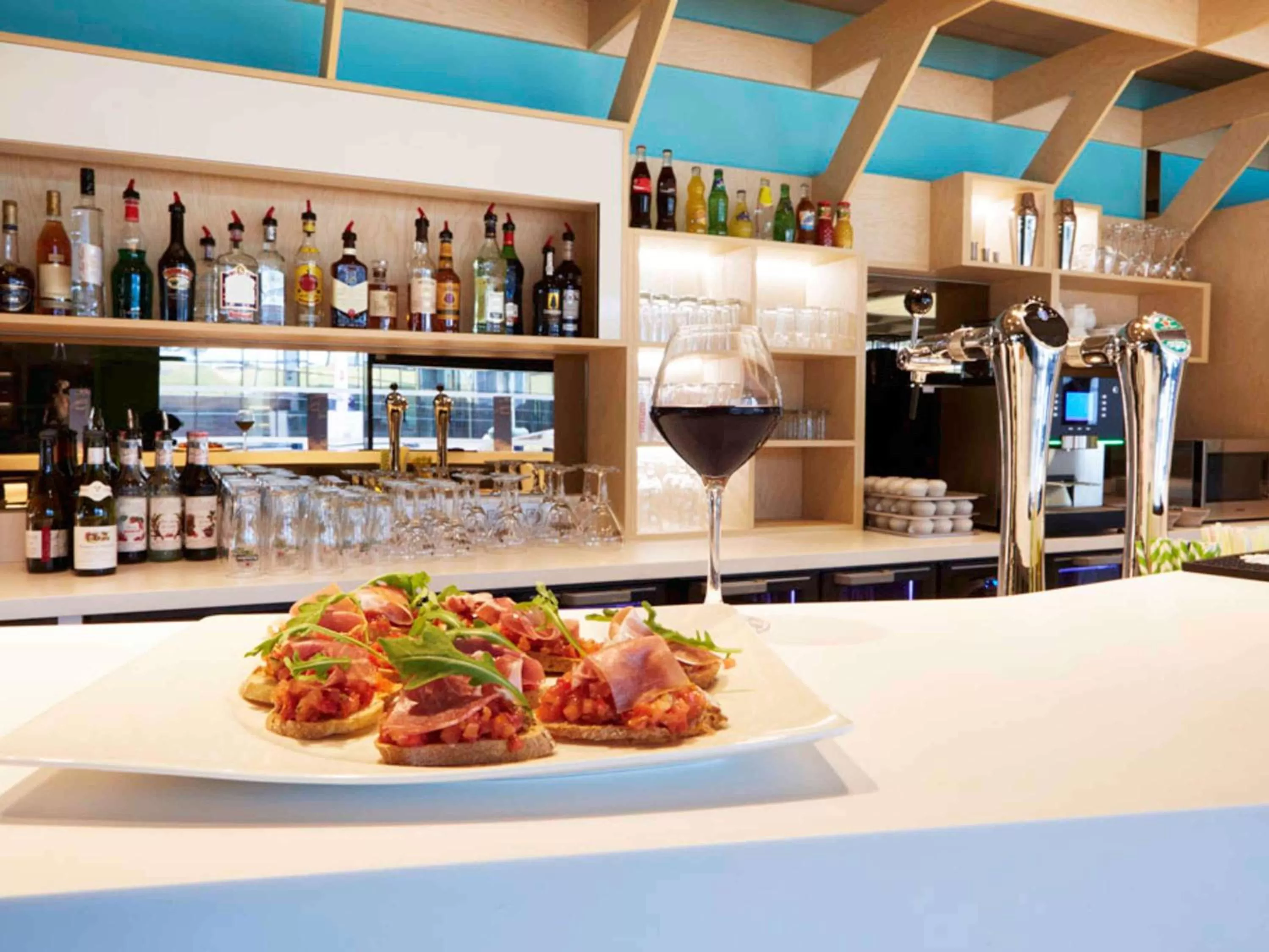 Lounge or bar in ibis Styles Paris Charles de Gaulle Airport