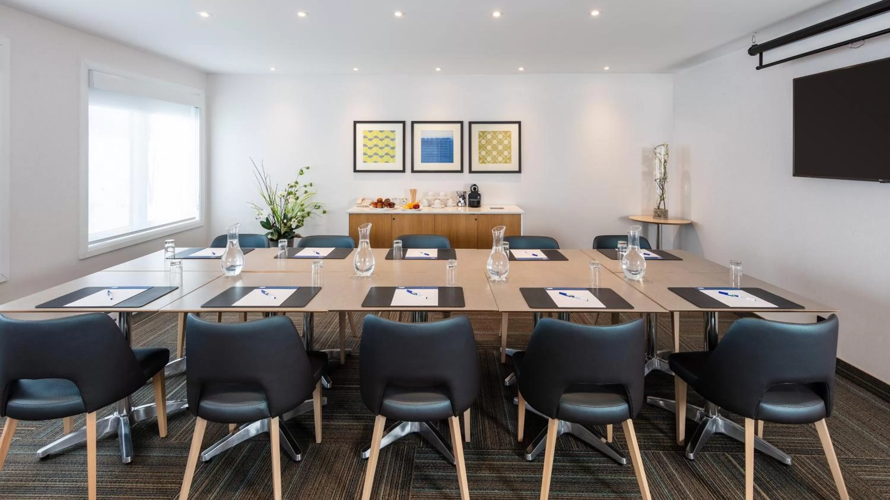 Meeting/conference room in Holiday Inn Express Quebec City-Sainte Foy by IHG