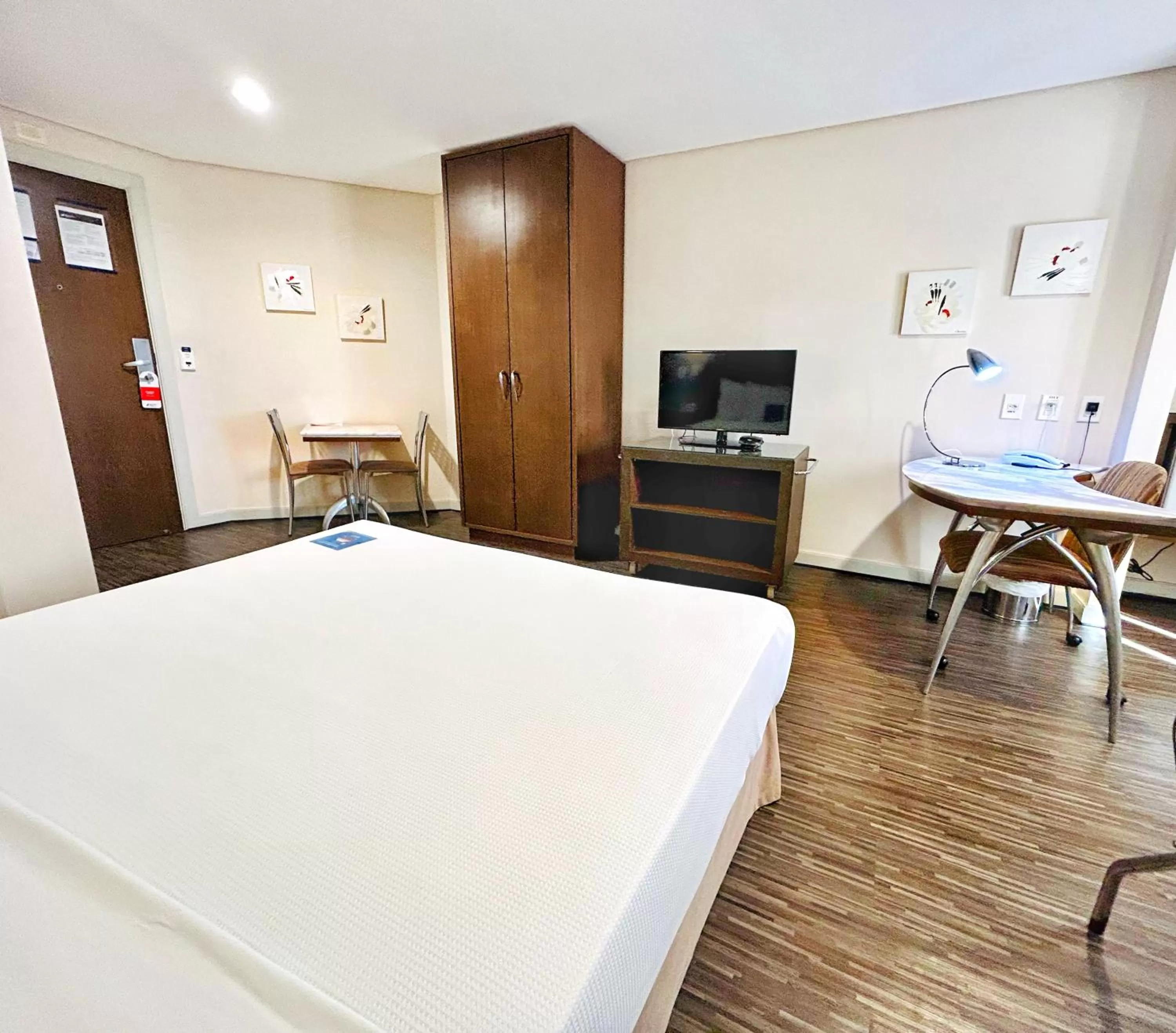 Dining area, Bed in Blue Tree Towers Joinville