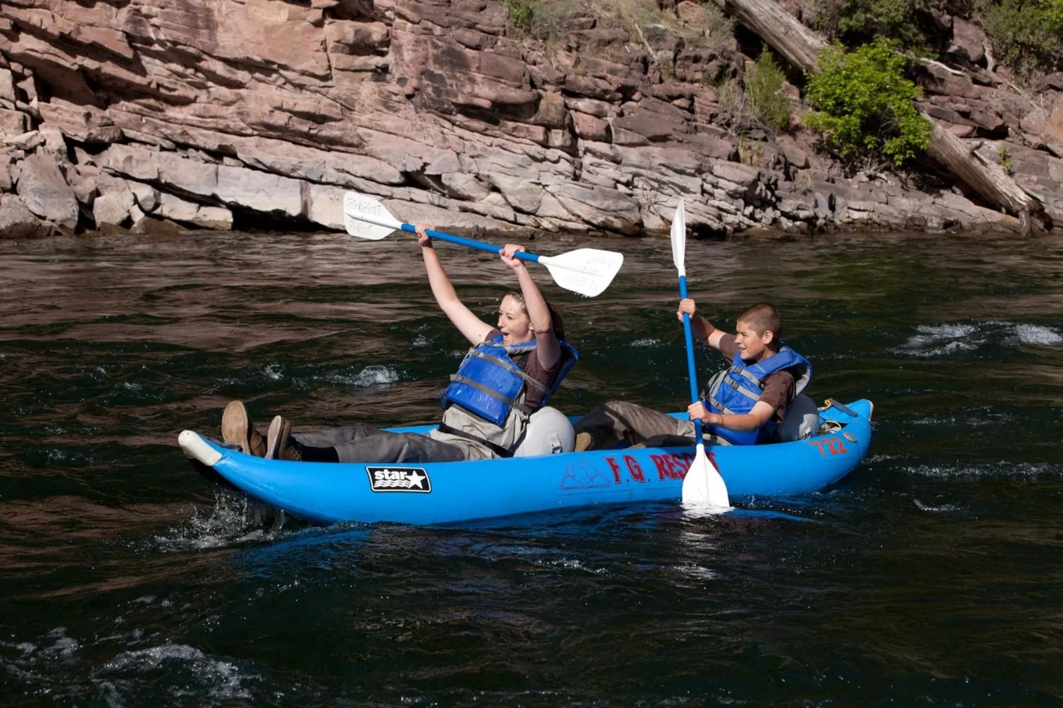 Activities, Canoeing in Flaming Gorge Resort