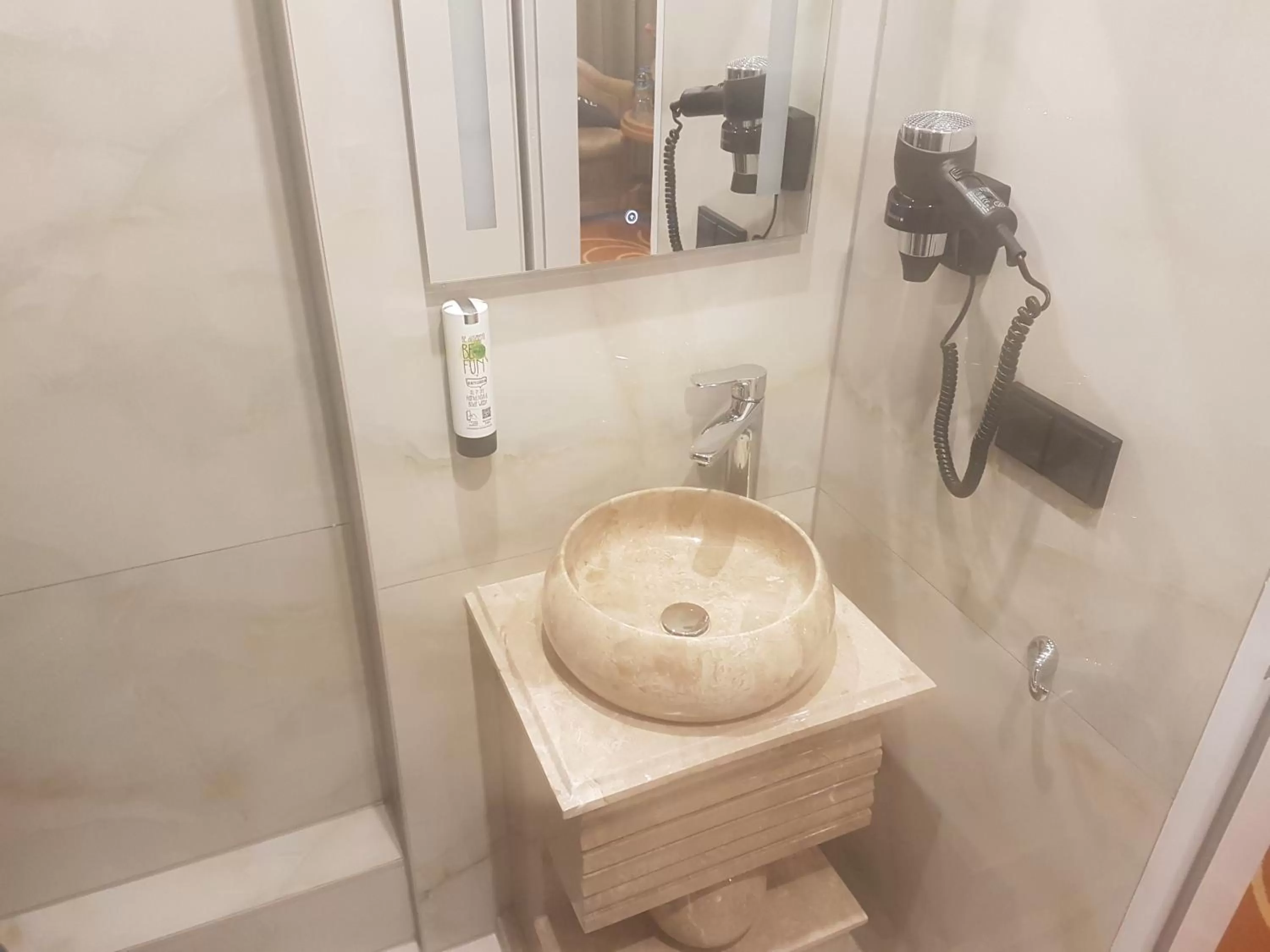 Bathroom in Elbgalerie Hotel