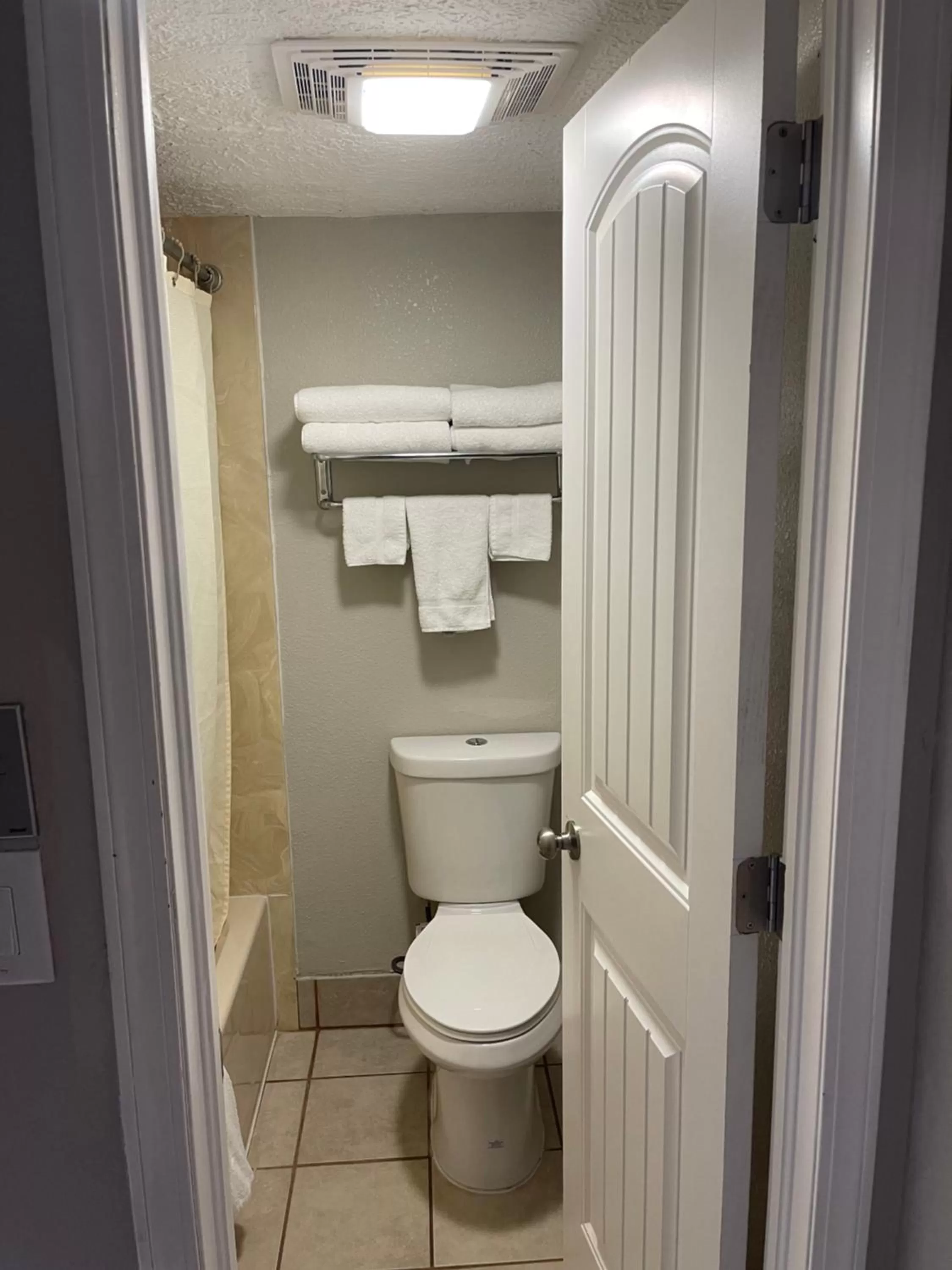 Toilet in Stratford House Inn