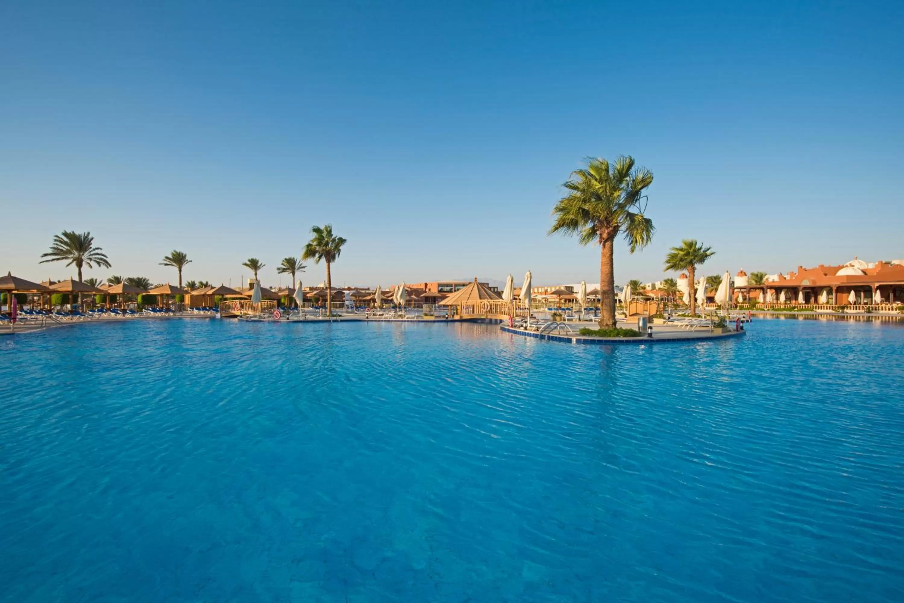 Swimming pool in Sunrise Royal Makadi Resort