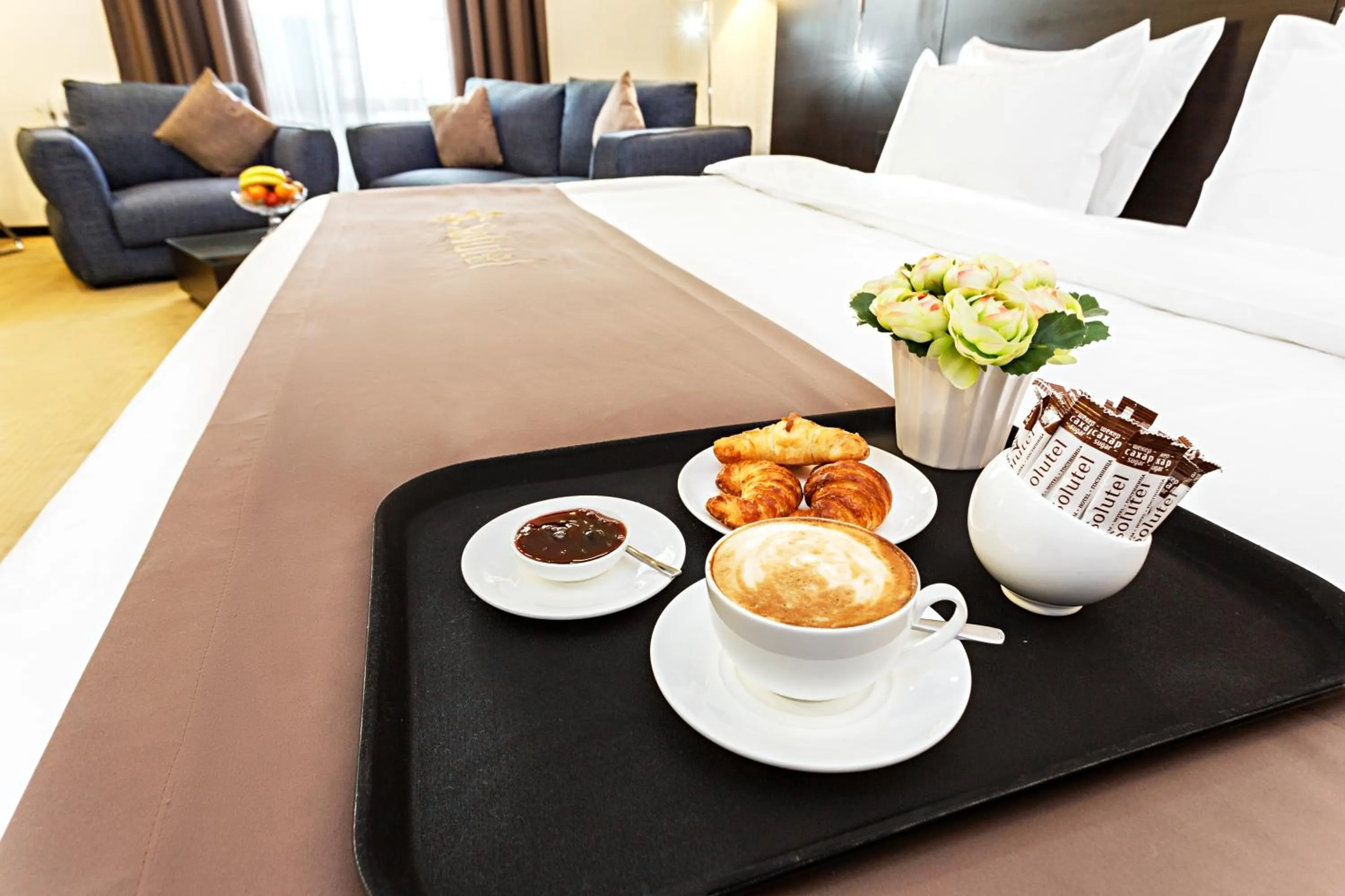 Food and drinks, Bed in Solutel Hotel