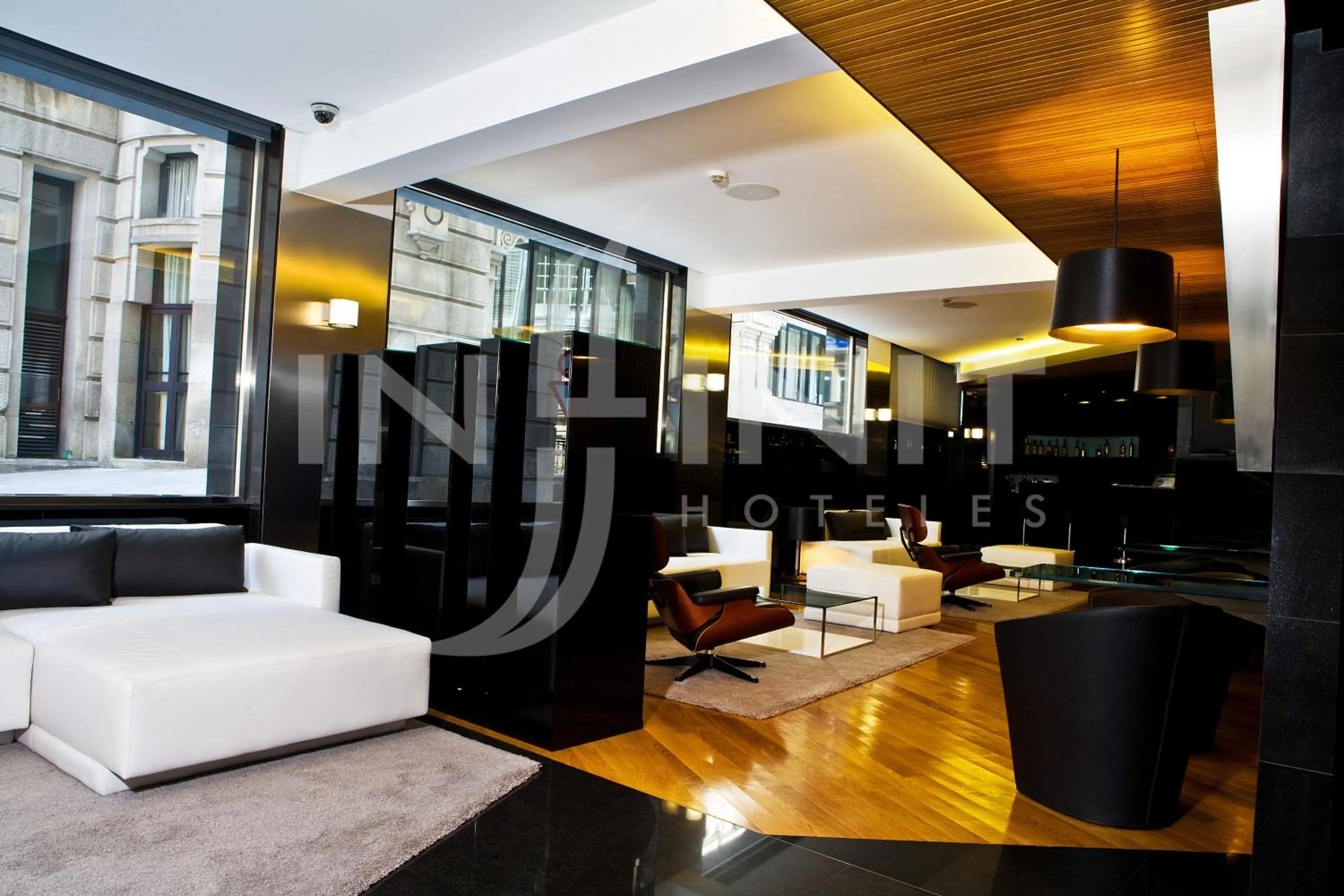 Communal lounge/ TV room in Hotel Inffinit