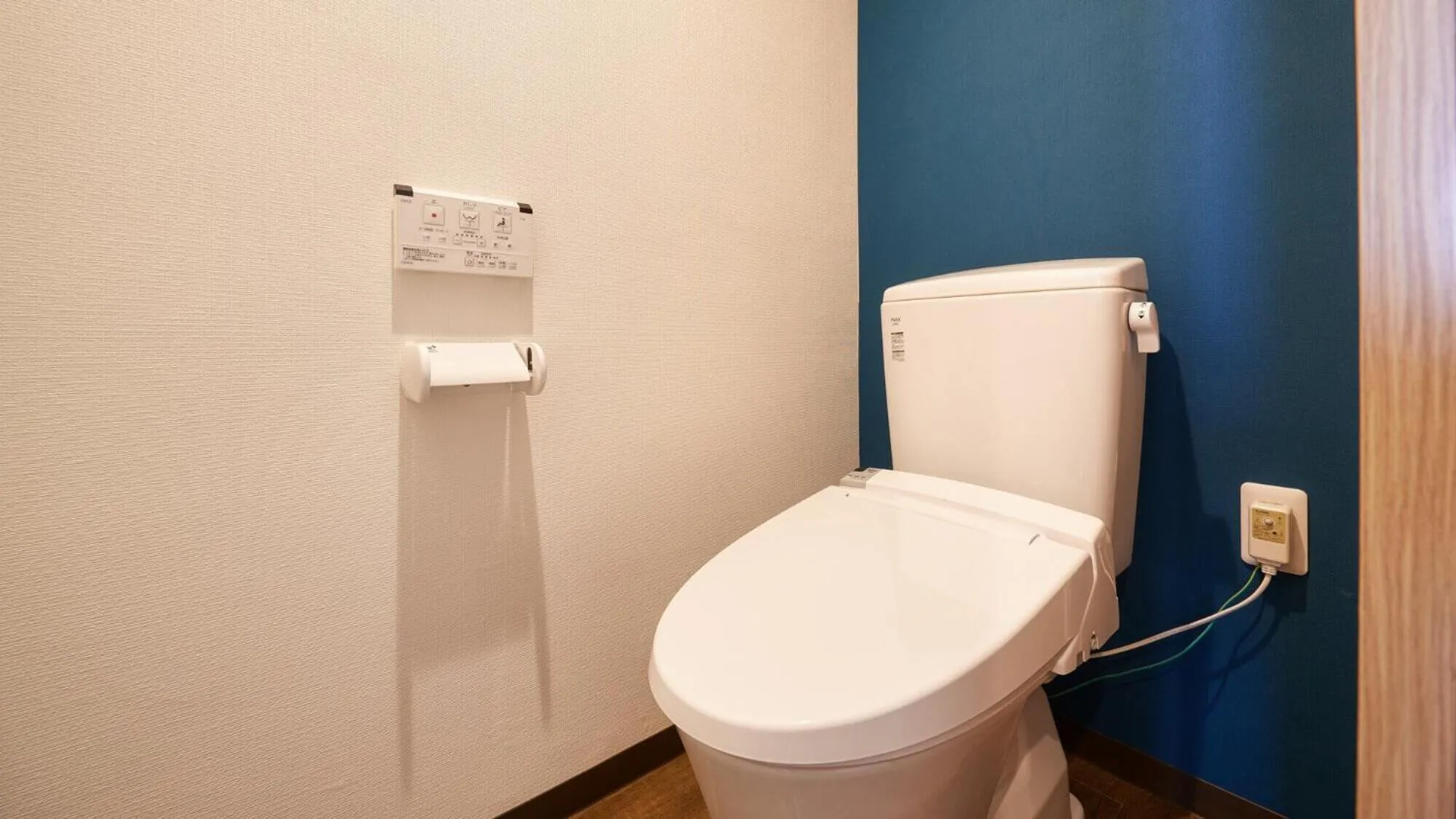 Toilet in New Normal Hotel in NAMINOUE ニューノーマルホテルイン波の上