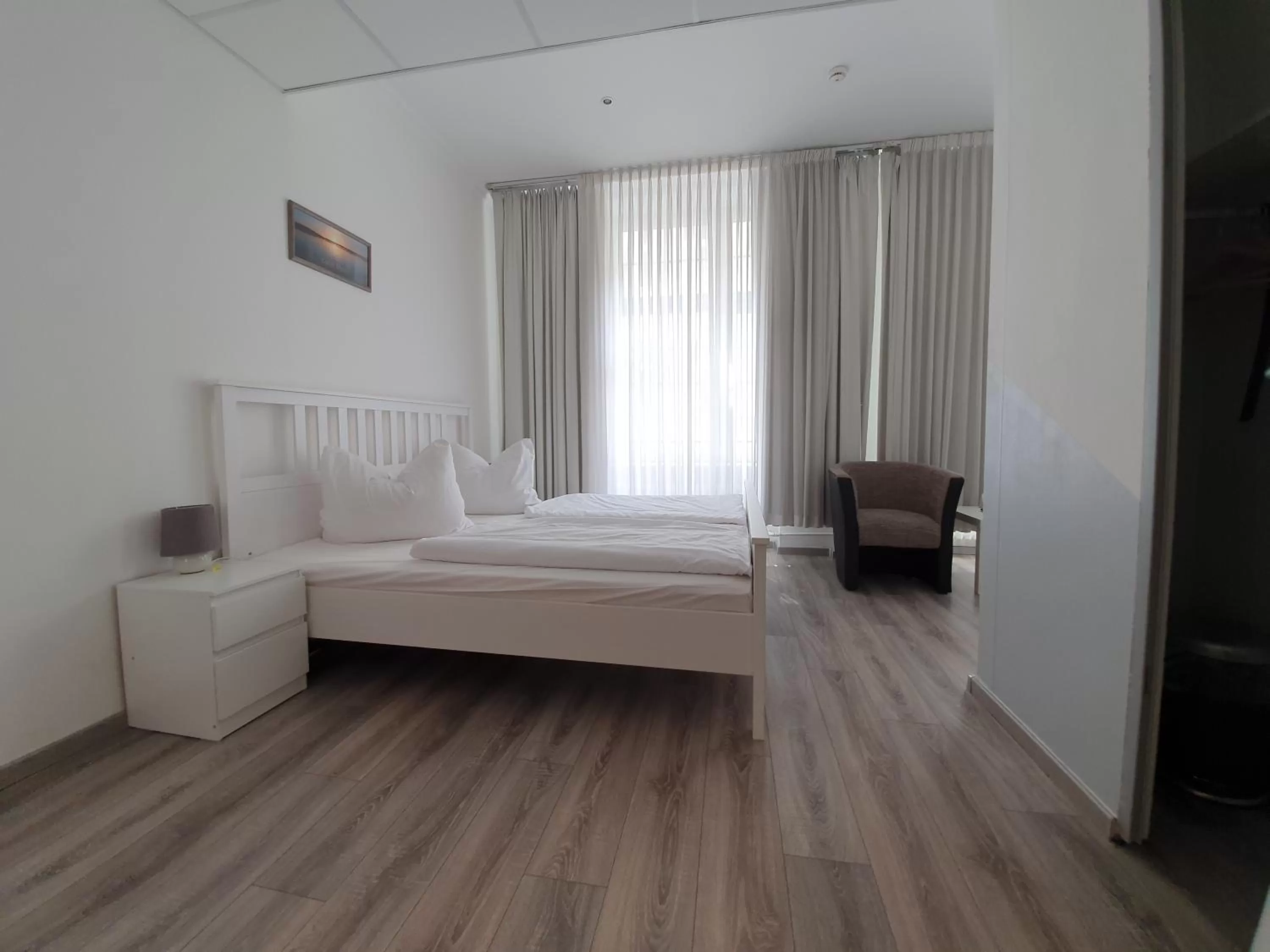 Photo of the whole room, Bed in Erlanger Hof