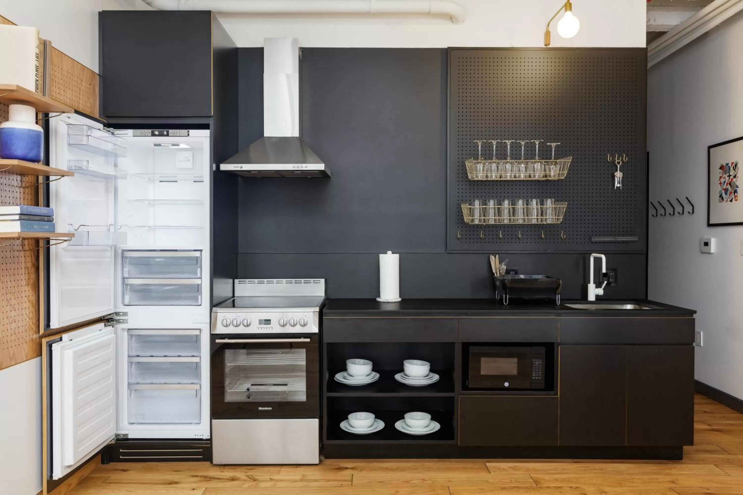 Kitchen or kitchenette in Placemakr Wall Street
