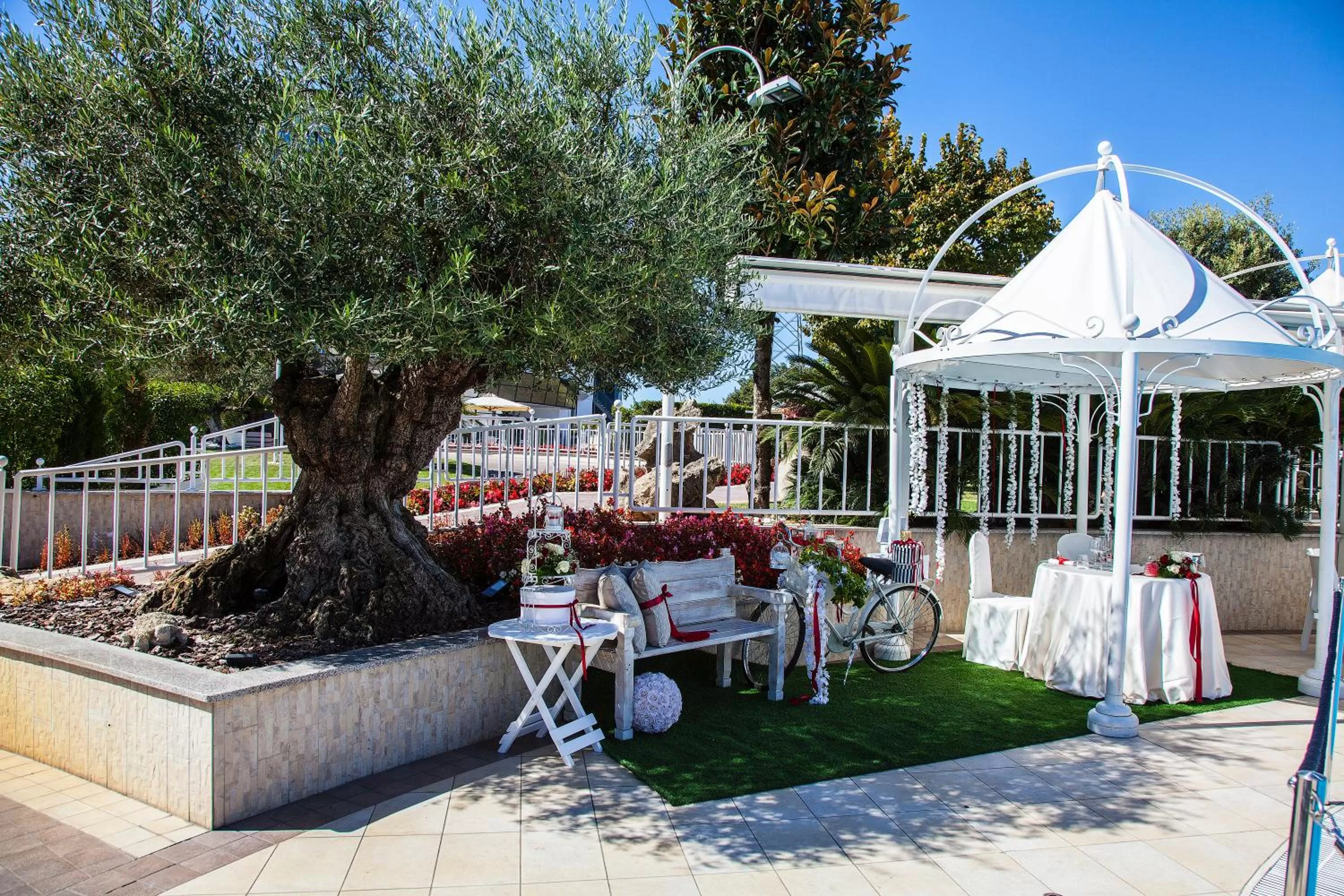 Patio in Edra Palace Hotel & Ristorante