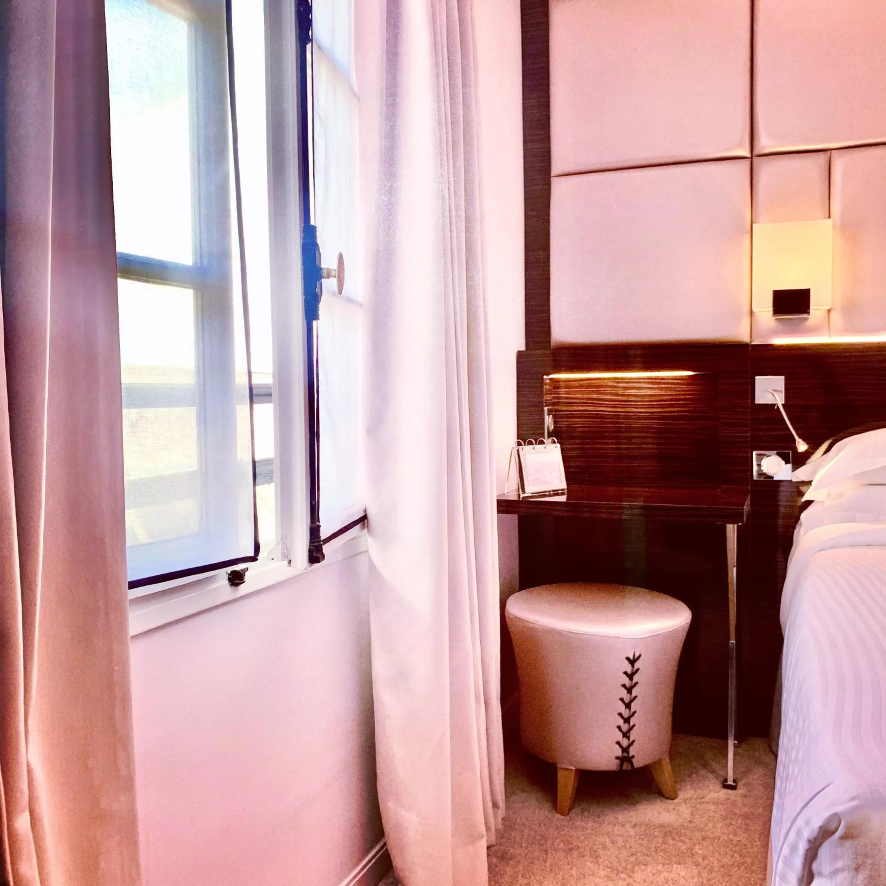 Bed in Petit Madeleine Hôtel