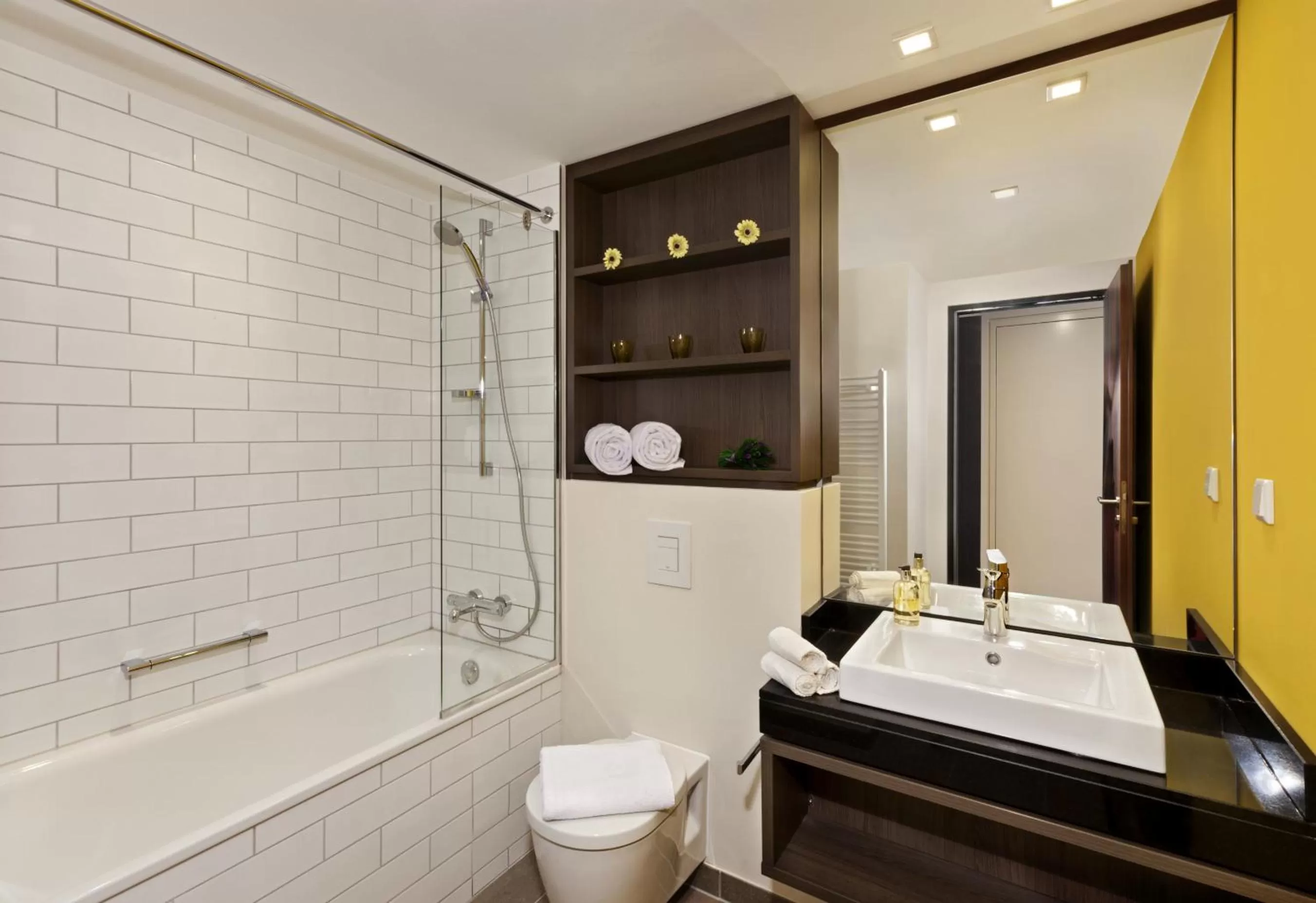 Bathroom in Citadines City Centre Frankfurt