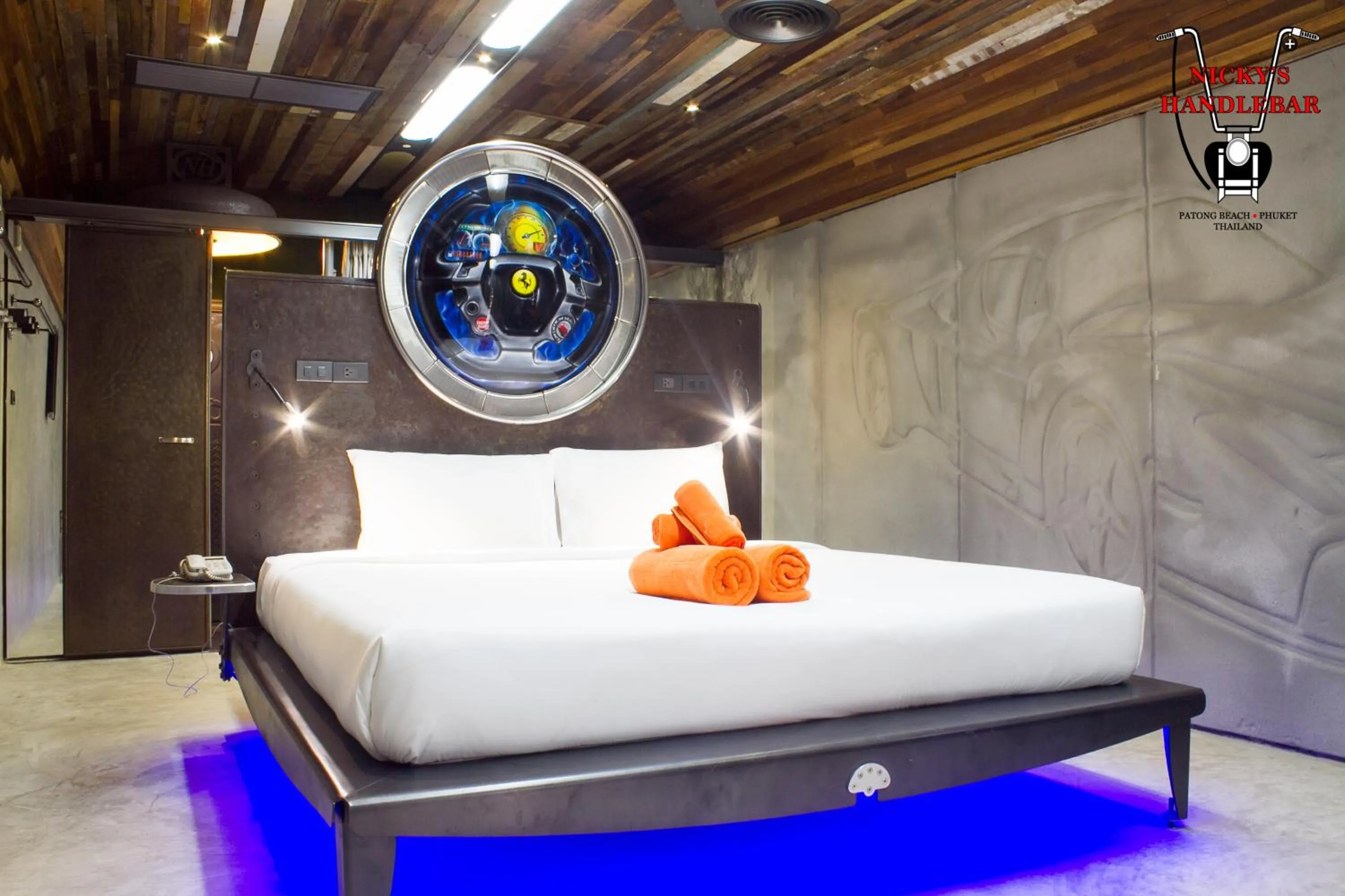 Bedroom, Bed in Nicky's Handlebar