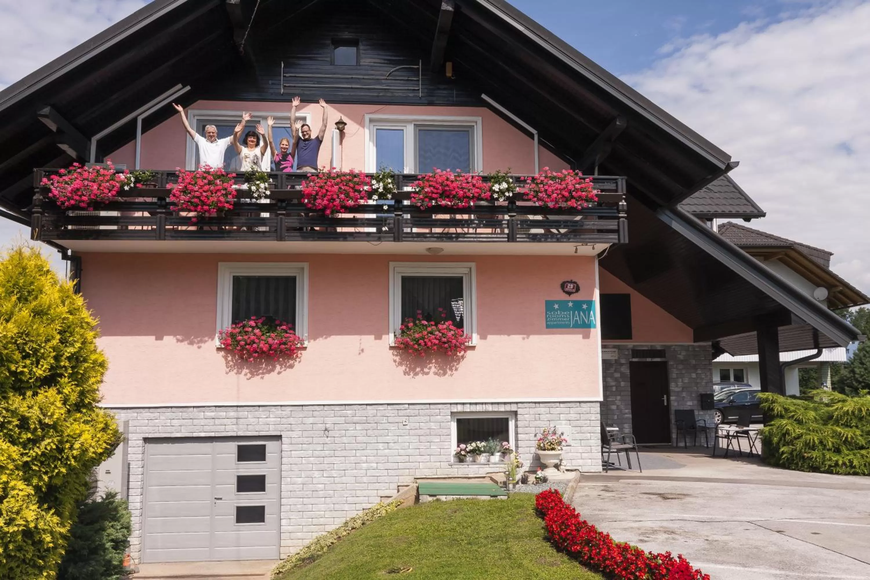 Family in Rooms & Apartments Jana