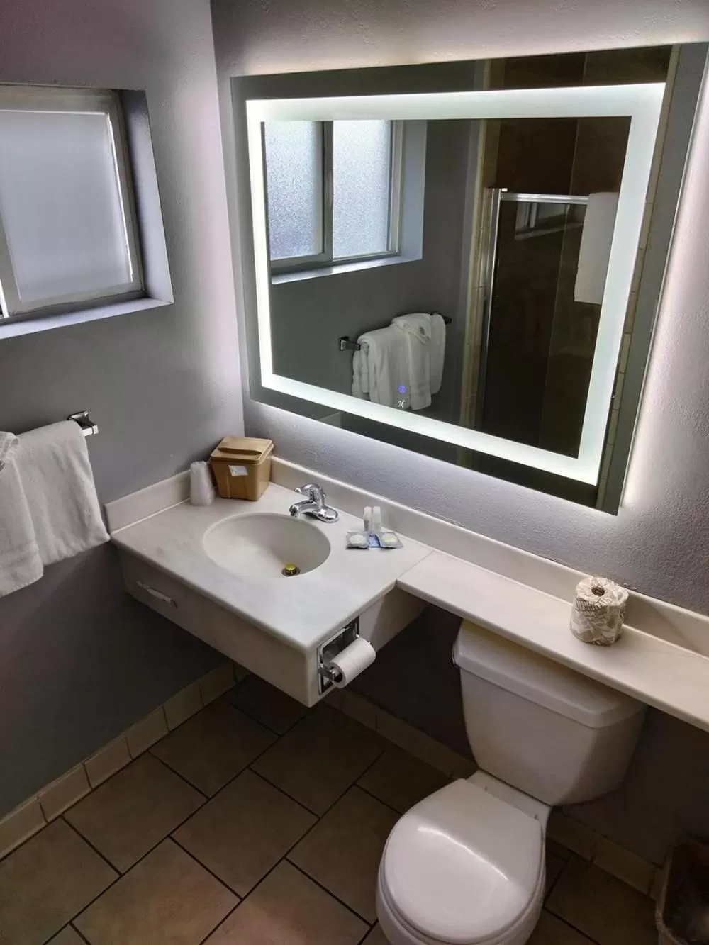 Bathroom in Metropolitan Inn Downtown Salt Lake City