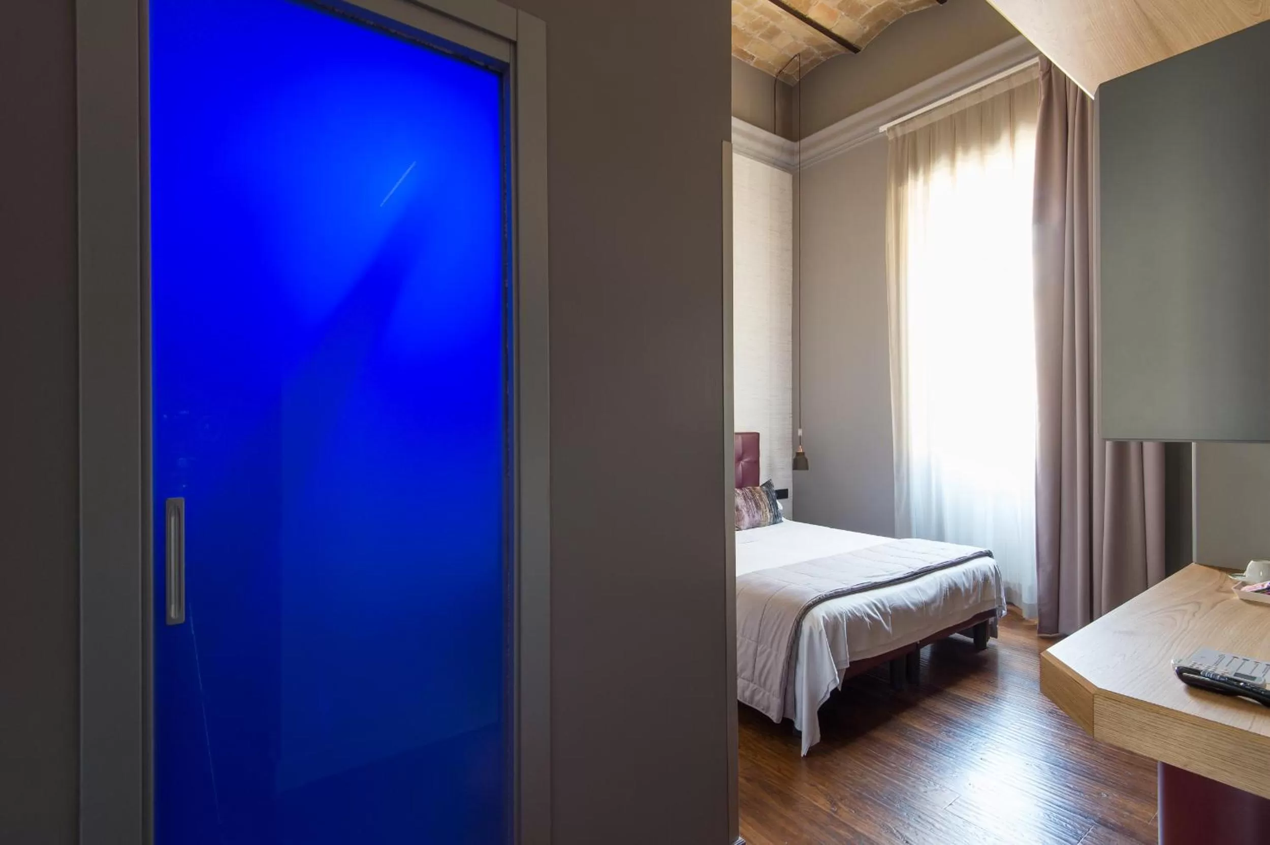 Photo of the whole room, Bed in New Design St.Peter